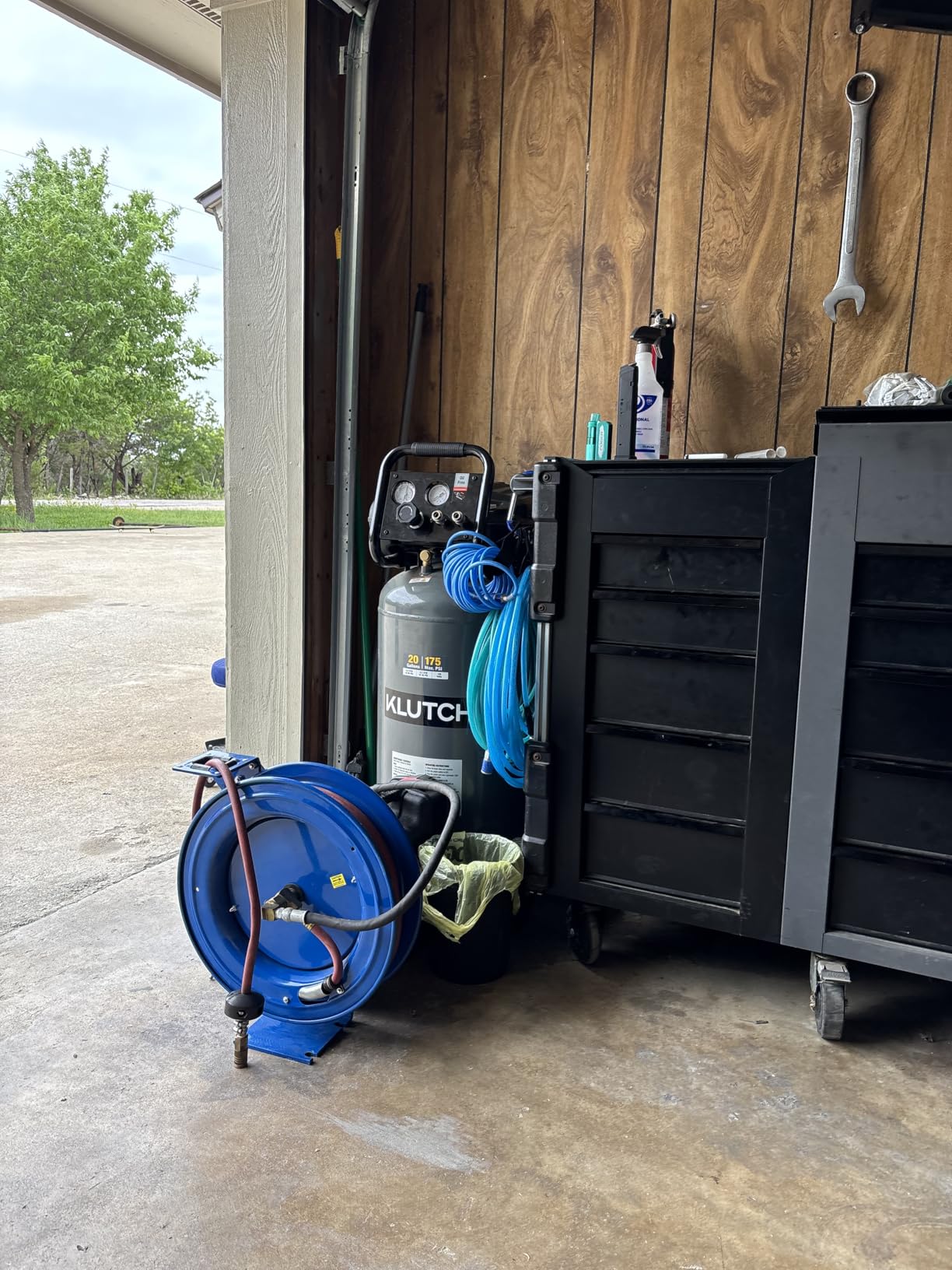 Klutch 20-Gallon Air Compressor, 2 HP, 120 Volts, 175 PSI customer photo 1