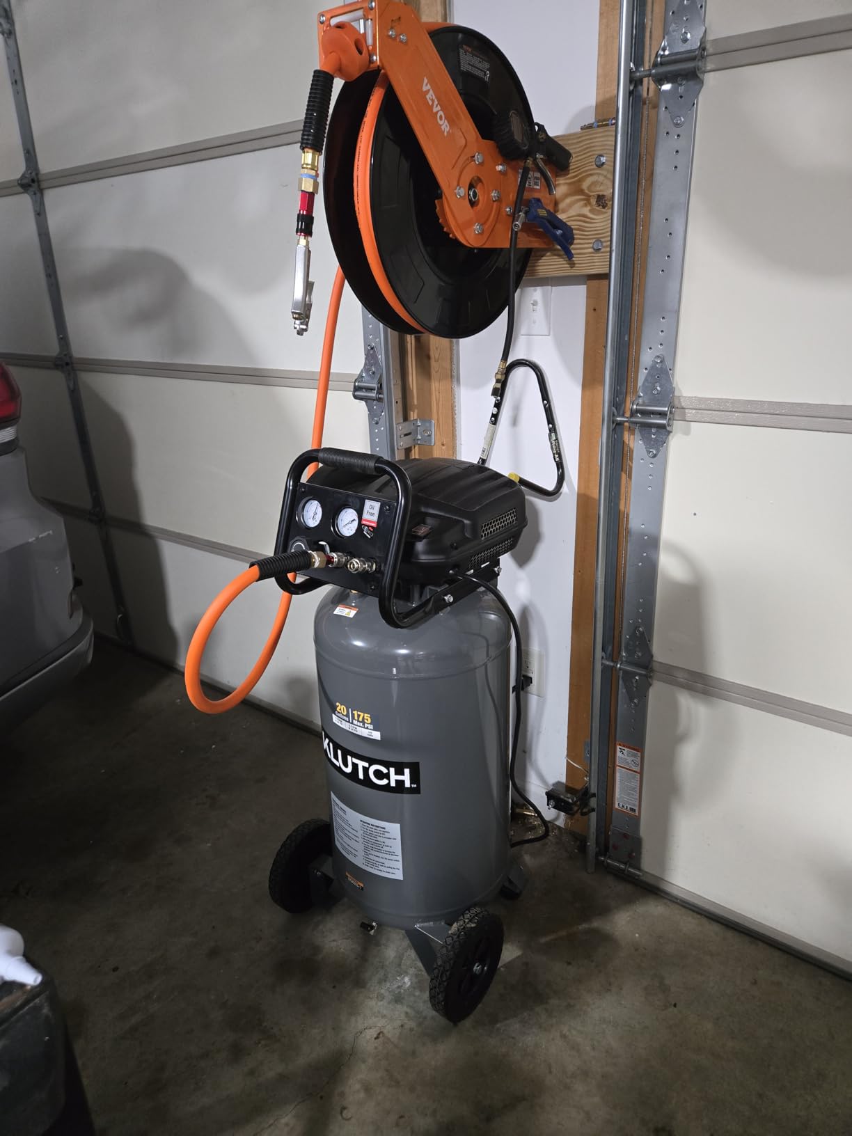 Klutch 20-Gallon Air Compressor, 2 HP, 120 Volts, 175 PSI customer photo 2