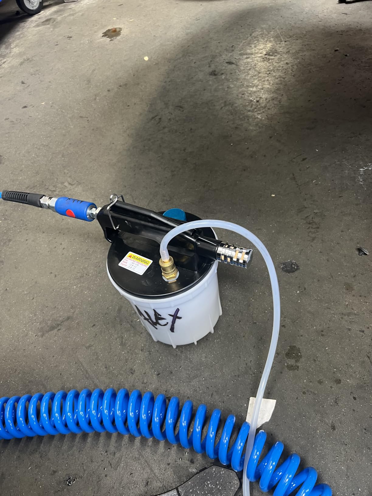 2L Vacuum Brake Bleeder - Vacuum Brake Bleeder Kit with Brake Fluid Extractor and 1L Refilling Bottle with Adapters customer photo 2