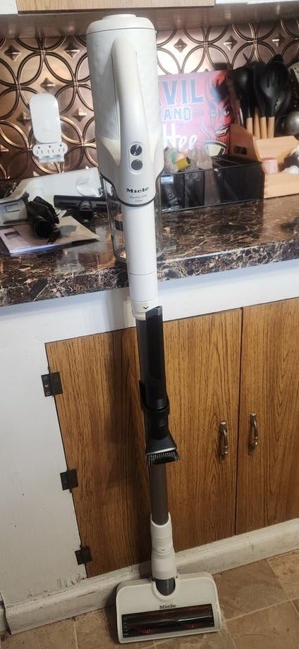 Miele Duoflex Total Care Cordless Bagless Stick Vacuum with 4 Attachable Brushes, Obsidian Black / Rose Gold customer photo 2