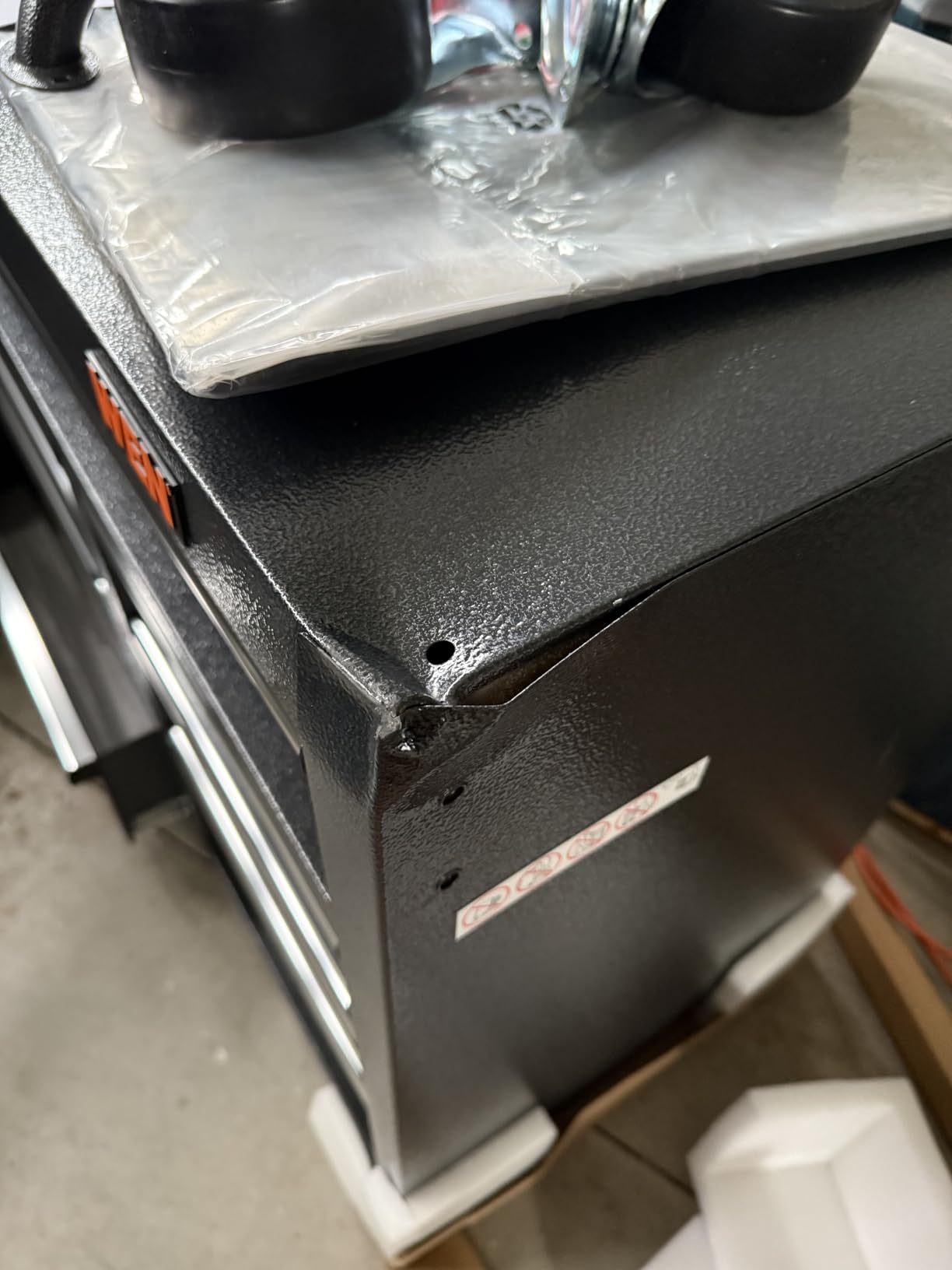 WEN 42-Inch Premium Tool Chest with Heavy Duty 21-Gauge Powder-Coated Steel Construction and Onboard Charging Station (GG421T) customer photo 2