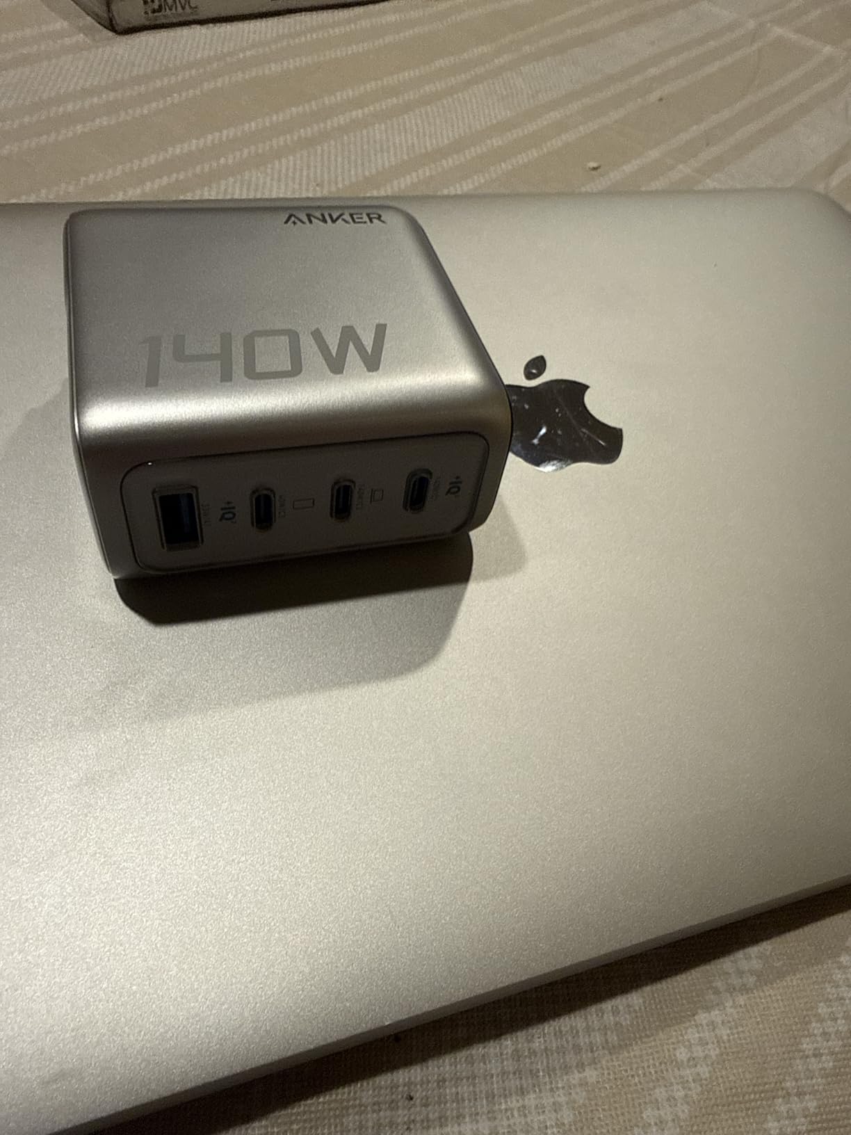 Anker MacBook Pro Charger, 140W Max 4-Port GaN USB C Charger Block with Smart Display, Fast Charger USB C Power Adapter, Touch Controls for Macbook, iPad, iPhone 17/16 Series (Include 5FT Cable, Non-Battery) customer photo 2