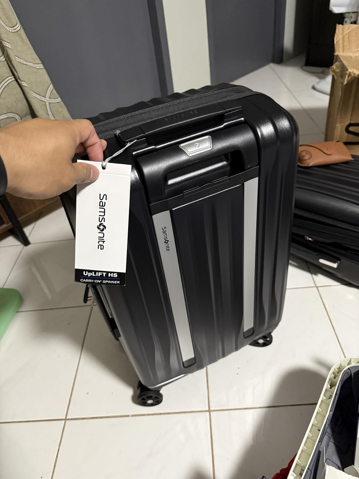 Samsonite UpLIFT X-Large Checked Hardside Luggage with Spinner Wheels - Airline-Approved, TSA Lock, Adjustable Handle System - Polycarbonate Hard Suitcase for Ultra Lightweight Travel - Silver Shimmer customer photo 2