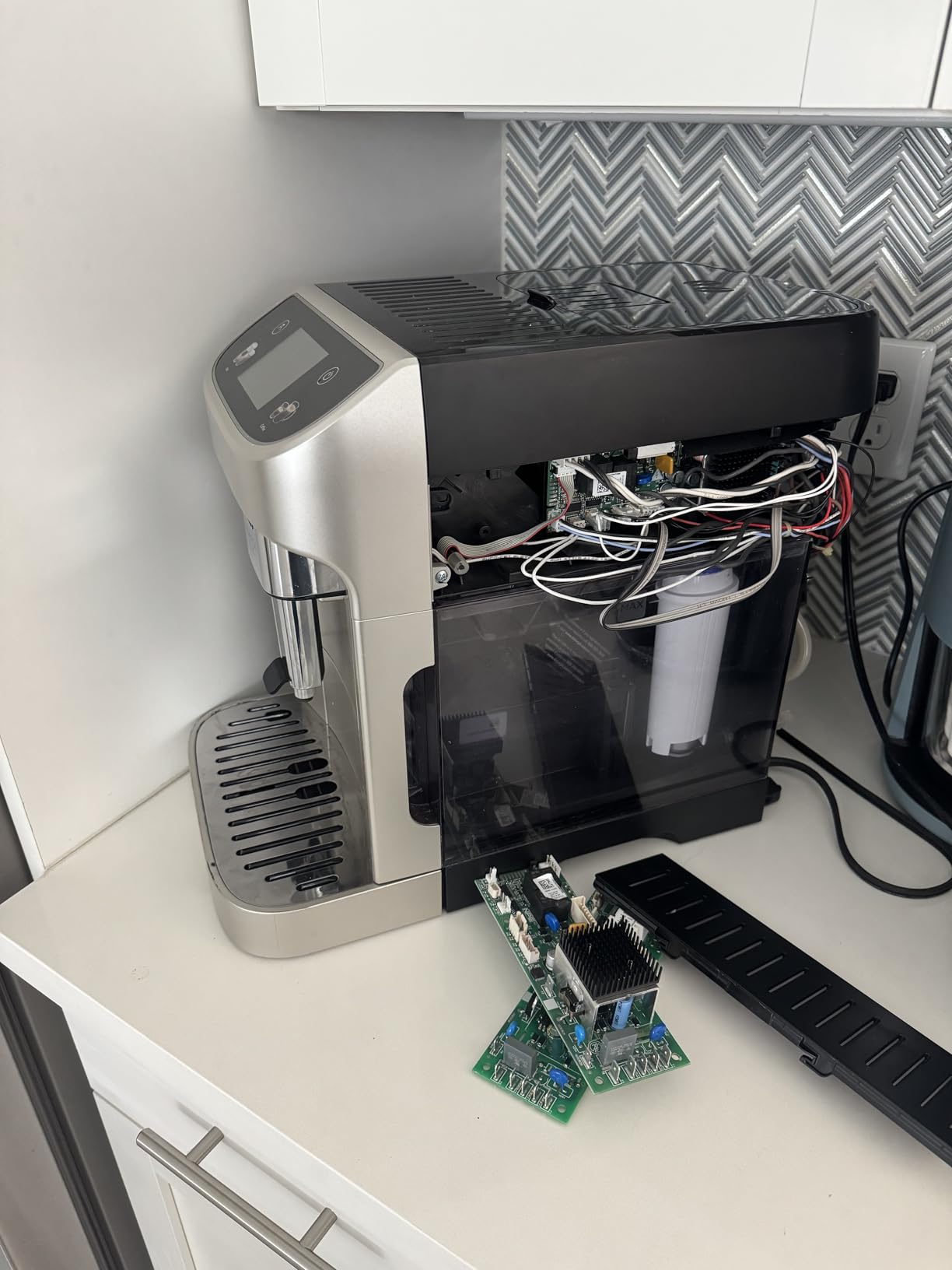 De'Longhi Magnifica Plus Fully Automatic Espresso Machine - Brew 18+ One Touch Coffee Recipes, Automatic Milk Steam Wand & Built-in Grinder customer photo 2