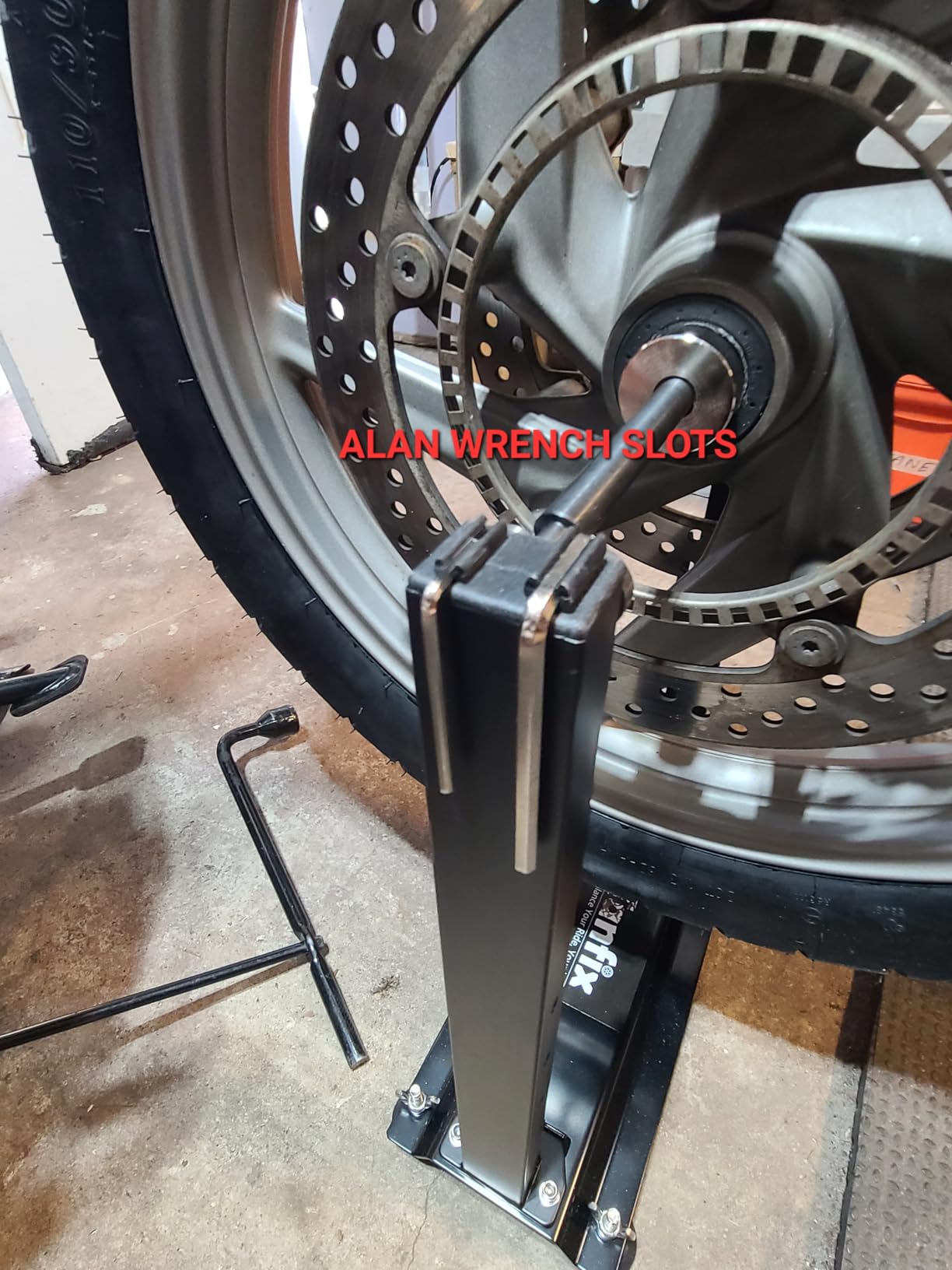 Motorcycle Wheel Balance Stand, Heavy-Duty Single-Axle customer photo 1
