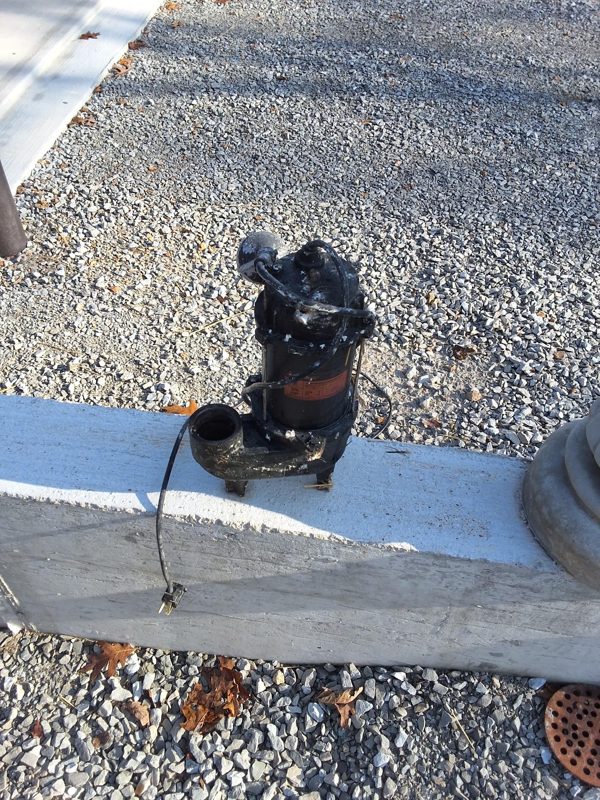 Acquaer 3/4HP Submersible Sewage Effluent Pump, Cast Iron, 115V 6400 GPH Automatic Tethered Float Switch, Sump Pump for Sump Basin, Basement, Residential Sewage, 2'' NPT Discharge customer photo 1