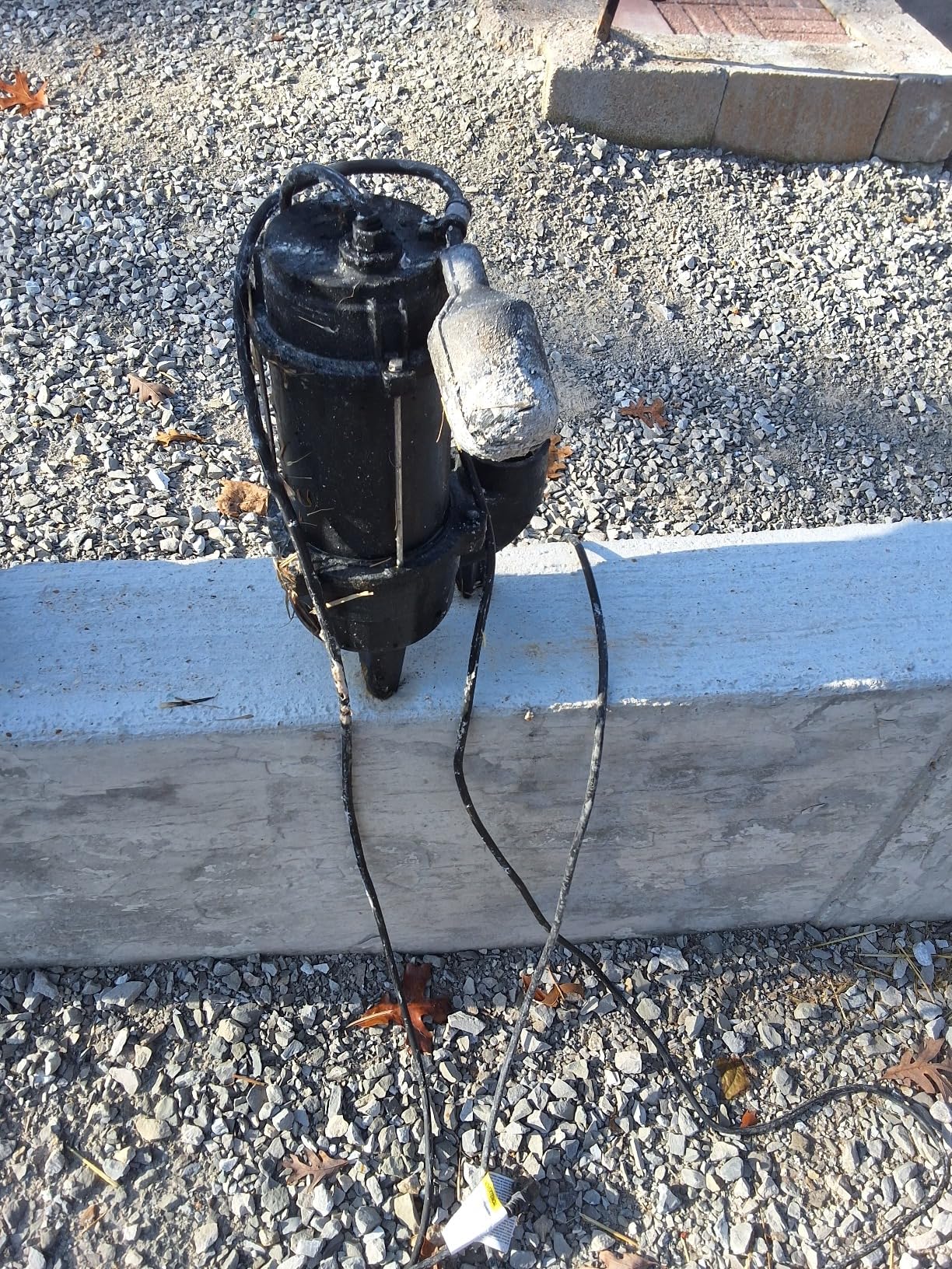 Acquaer 3/4HP Submersible Sewage Effluent Pump, Cast Iron, 115V 6400 GPH Automatic Tethered Float Switch, Sump Pump for Sump Basin, Basement, Residential Sewage, 2'' NPT Discharge customer photo 2