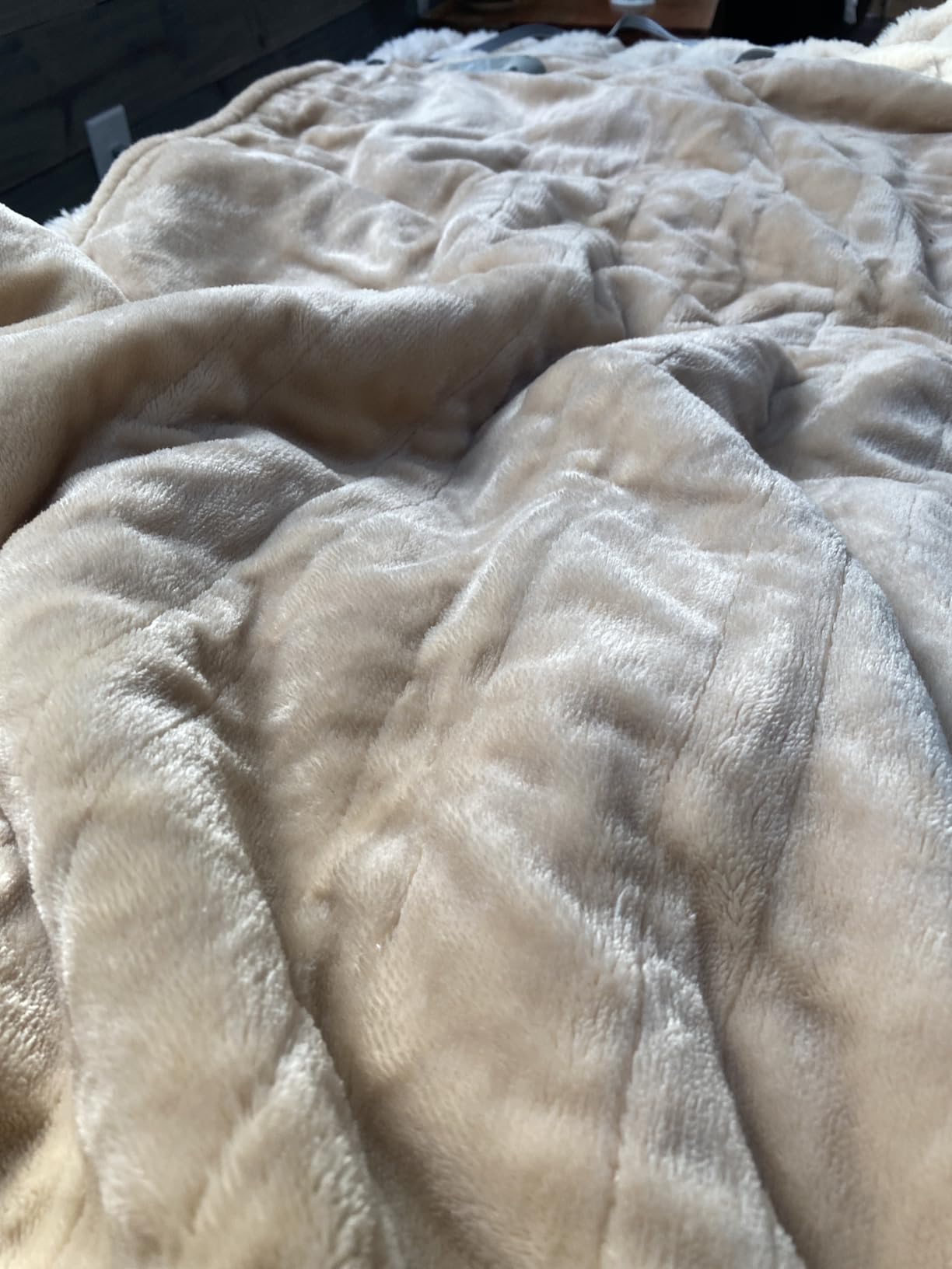Beautyrest Heated Throw Blanket, Electric Throw, Soft, Warm, Reversible Plush - Sherpa, 3 Heat Settings, 2 hr Auto Shut Off, Machine Washable, 50 x 60 Grey customer photo 1