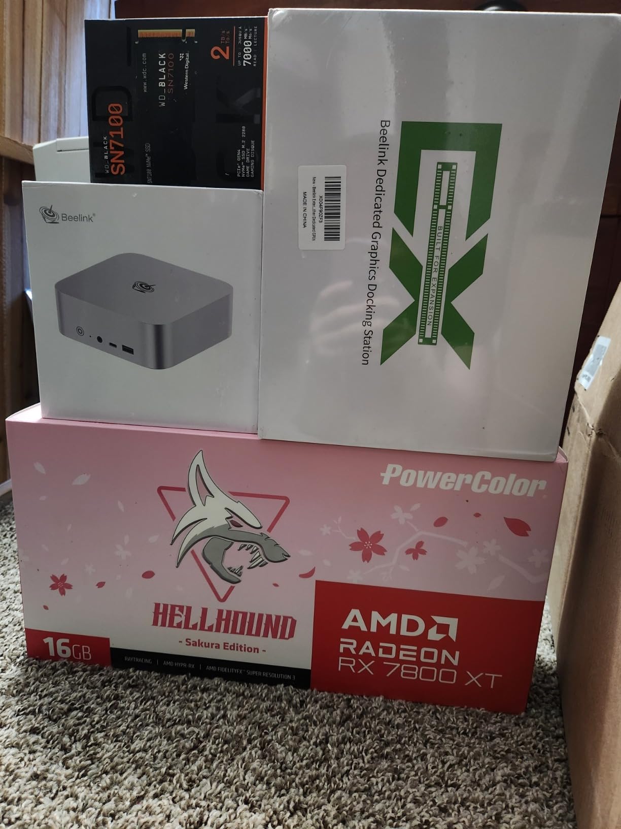 Beelink SER8 Mini PC, AMD Ryzen 7 8745HS(8C/16T, up to 4.9GHz), 32GB DDR5 RAM 1TB PCle4.0 SSD, SER8 Mini Computer Support 4K@144Hz, Triple Display, HDMI+DP, WiFi6, BT5.2, USB4 customer photo 2
