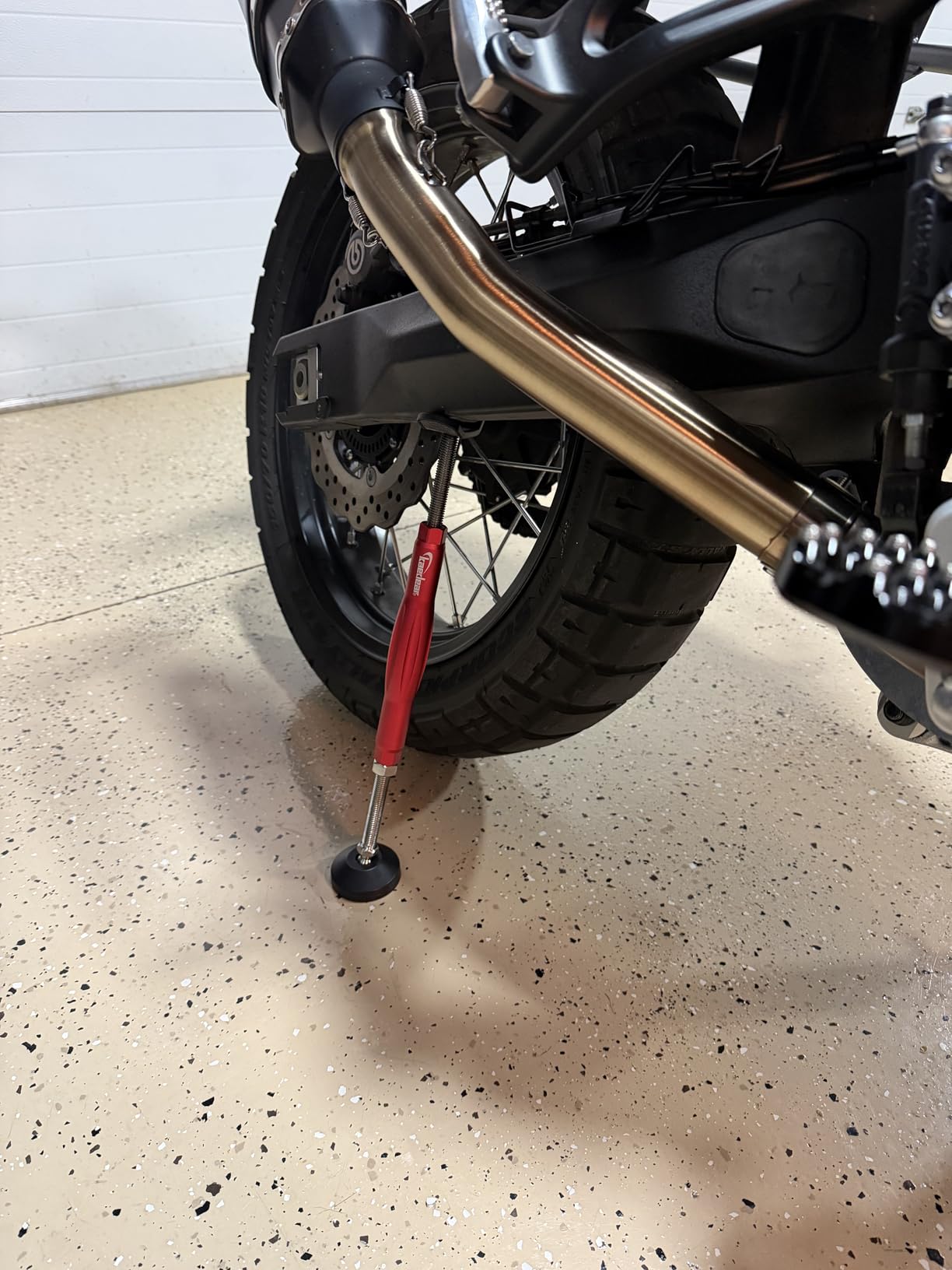 KAEDEAR Motorcycle Maintenance Stand with Brake Holder, Aluminum, Easy Wheel Rotation, Easy Turn, Ergonomic, For Chain Cleaning, Lubrication and Service, Grip Stand KDR-ST1 (Black) customer photo 2