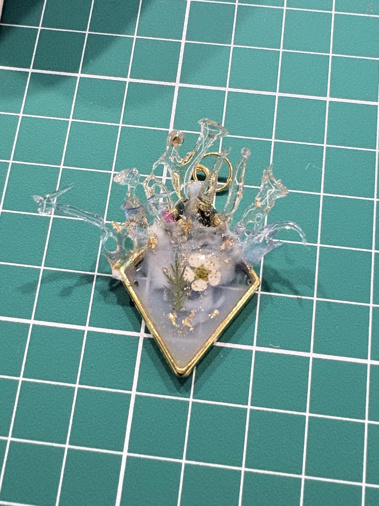 UV Resin Jewelry Making Kit, 400g Crystal Clear Resins with Light and Molds, DIY Jewelry Making Resin Kits, Resina Starter Kit for Keychain, Hair Clip and Earring customer photo 1