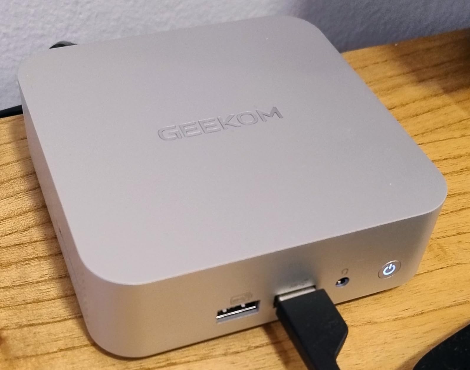 Bosgame A6 Mini PC with AMD Ryzen 7 6800H, 16GB DDR5 RAM (Upgradable), 1TB PCIe 4.0 SSD, Windows 11 Pro, USB4, 8K, Wi-Fi 6E, Compact Aluminium Design customer photo 2