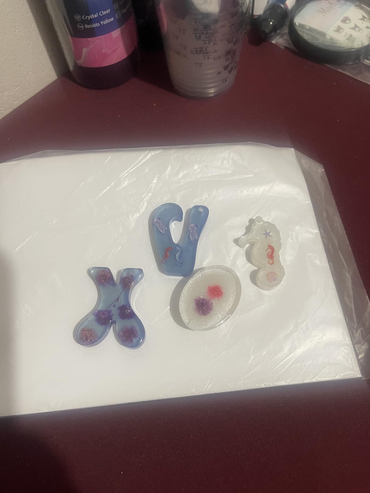 KISREL Epoxy Resin Kit for Beginners, 32oz Resin Kit with Coaster Molds, Complete Accessories Include Pigment, Mica Powders, Dried Flowers, Glitter, Measuring Cups and Other Resina Supplies customer photo 1