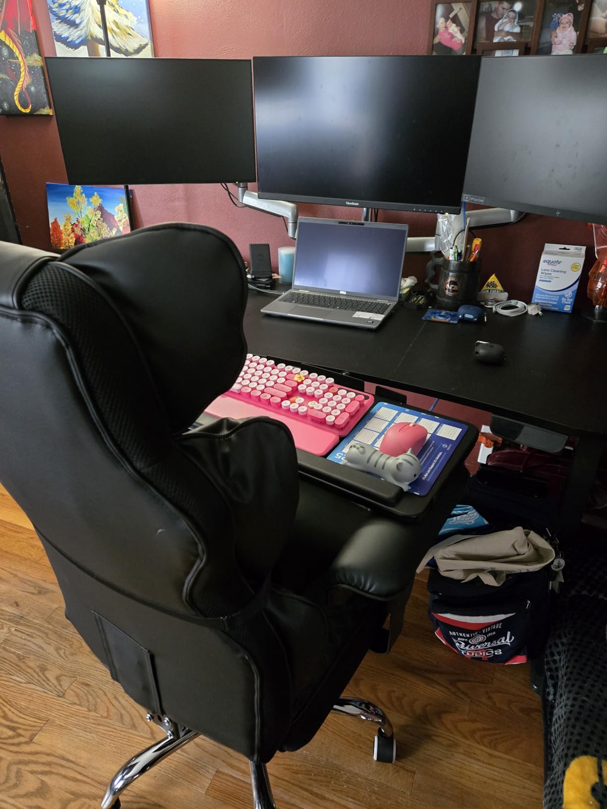 COMHOMA Big and Tall Office Chair Heavy Duty Wide Ergonomic Gaming Chair with Deluxe Embossing Designed Leather with Foot Rest,150 Reclining Adjustable Armrests Pocket Spring Back Support and Pillow customer photo 1