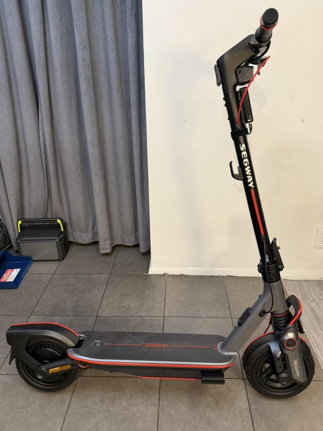 Segway Ninebot F3 Electric Scooter, Up to 20 MPH, 44-Mile Range, Self-Sealing Tubeless Tires, Front Hydraulic Suspension customer photo 2