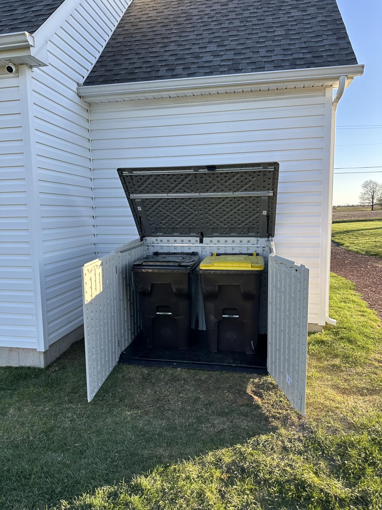 Suncast 5.9 ft. x 3.7 ft Horizontal Stow-Away Storage Shed - Natural Wood-Like Outdoor Storage for Trash Cans and Yard Tools - All-Weather Resin, Hinged Lid, Reinforced Floor - Made in The USA customer photo 2