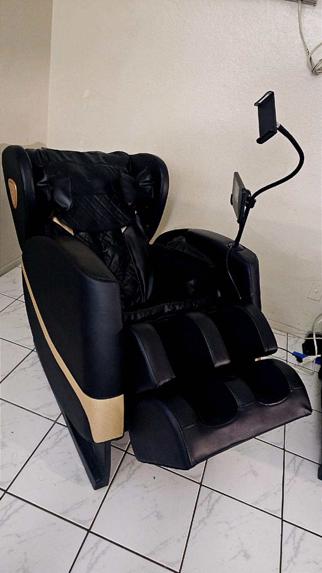 FURNIMAT 2026 Massage Chair Full Body, Zero Gravity Massage Chair with 10 Fix Rollers, Airbags, Heating, Foot Massage, Auto Modes, Bluetooth Speaker, Smart Screen Controller, Light Gray customer photo 1