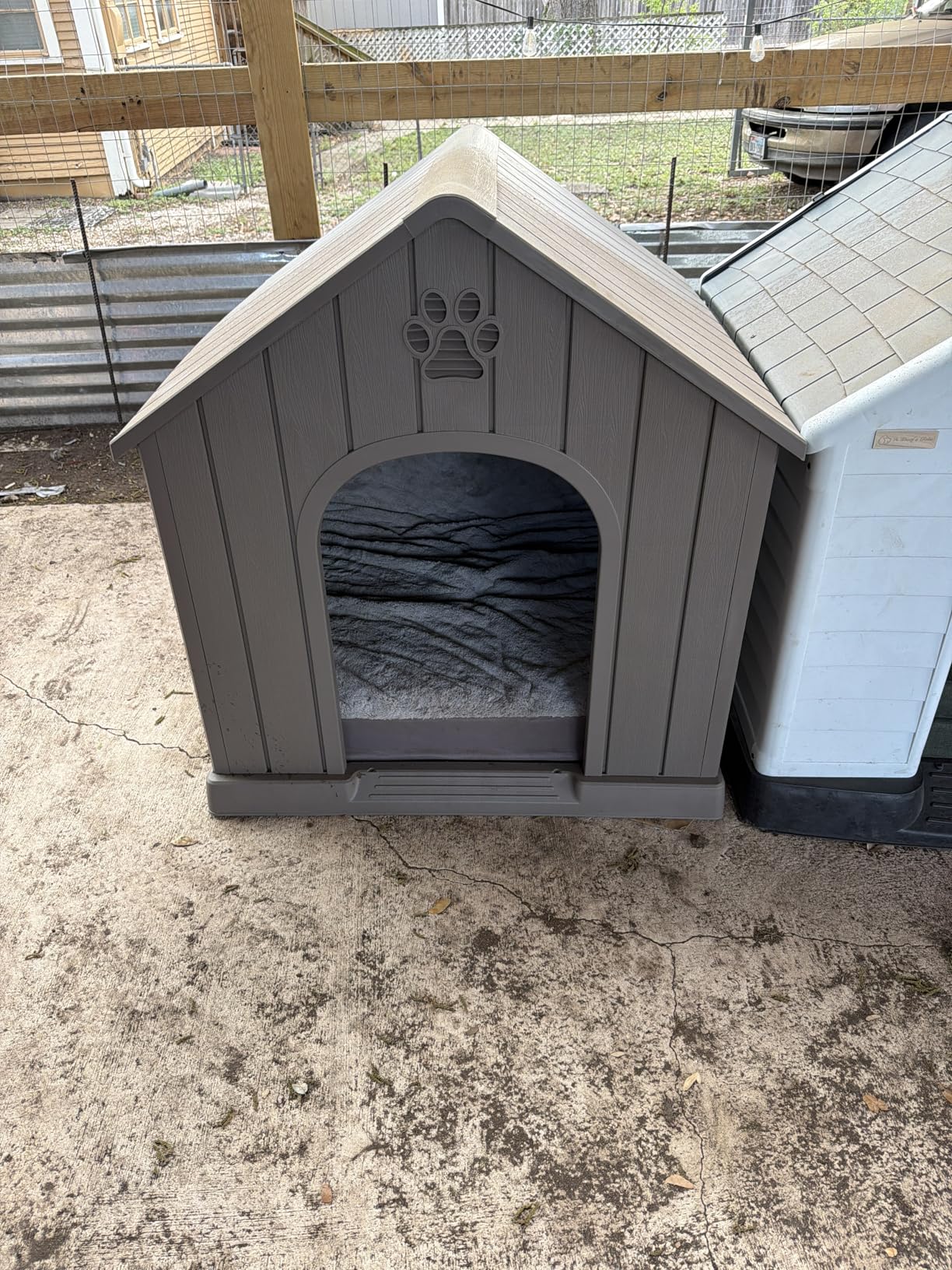 Fancyango Large Dog House Outdoor Indoor for Medium Large Dogs, Sturdy Plastic Waterproof Doghouse with Air Vents and Elevated Floor, Easy Clean and Assemble (Blue, 36.2''Lx38''Wx38''H) customer photo 1