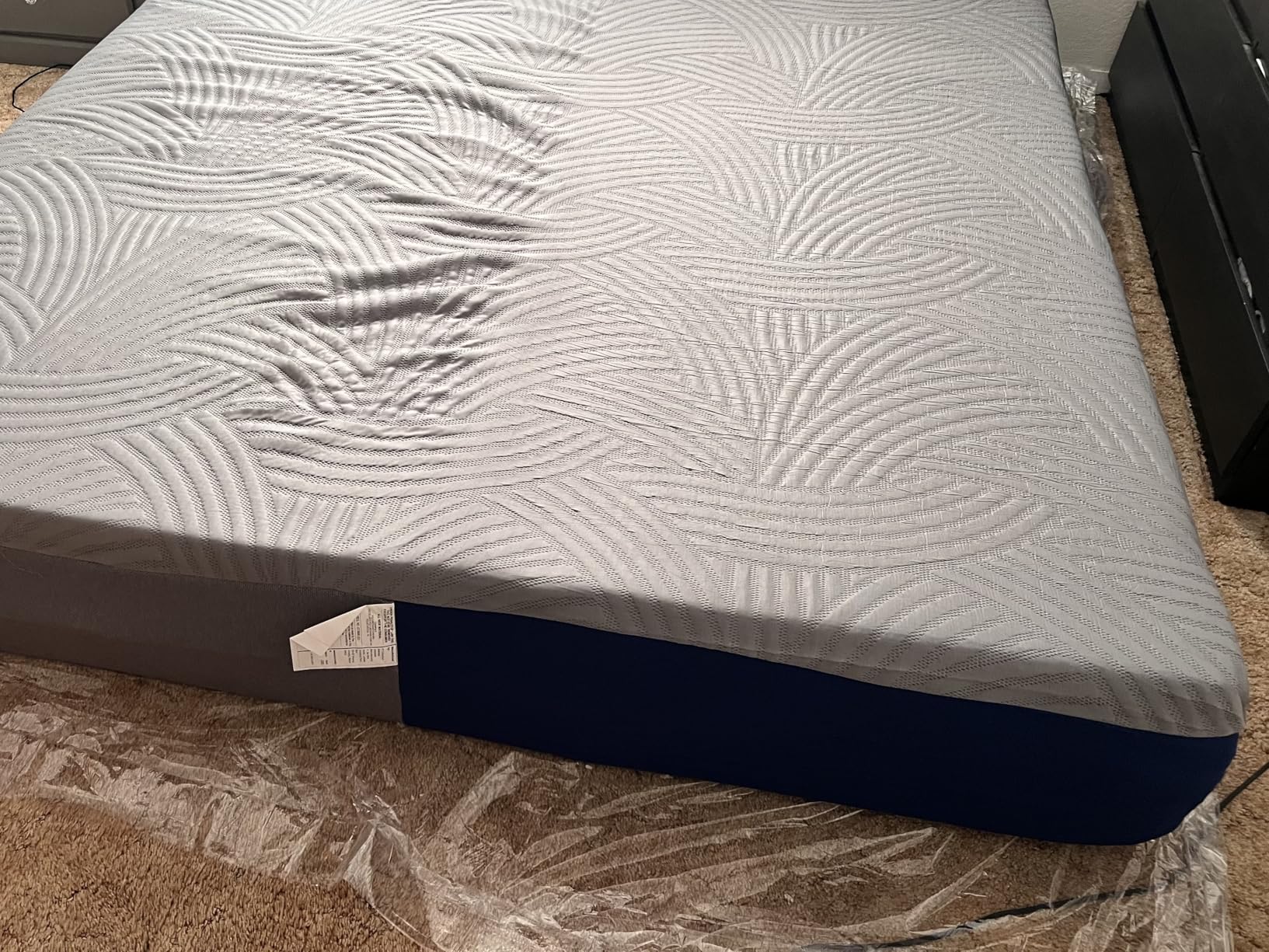 Sweetnight CoolNest Queen Mattress, 14 inch Cooling Queen Size Memory Foam Mattress for Cool Night Sleep, 5-Zone Ergo Support for Pressure Relief, Medium, CertiPUR-US Certified customer photo 1