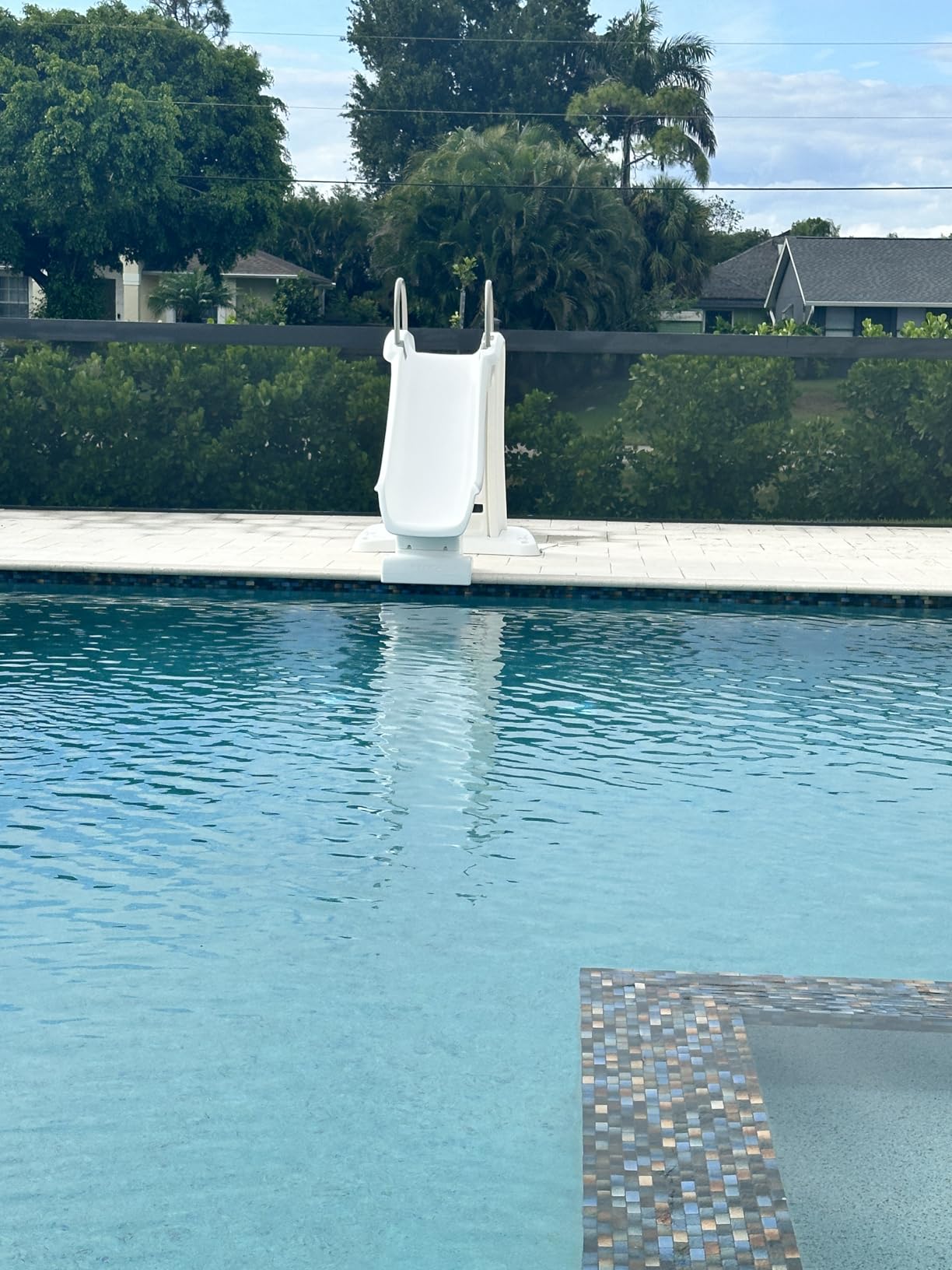 Step2 Vero Pool Slide, Outdoor/Indoor Waterproof Patio Furniture, Non-Slip Steps, Hose Attachment, Made of Durable Plastic, 4 Feet, White customer photo 2