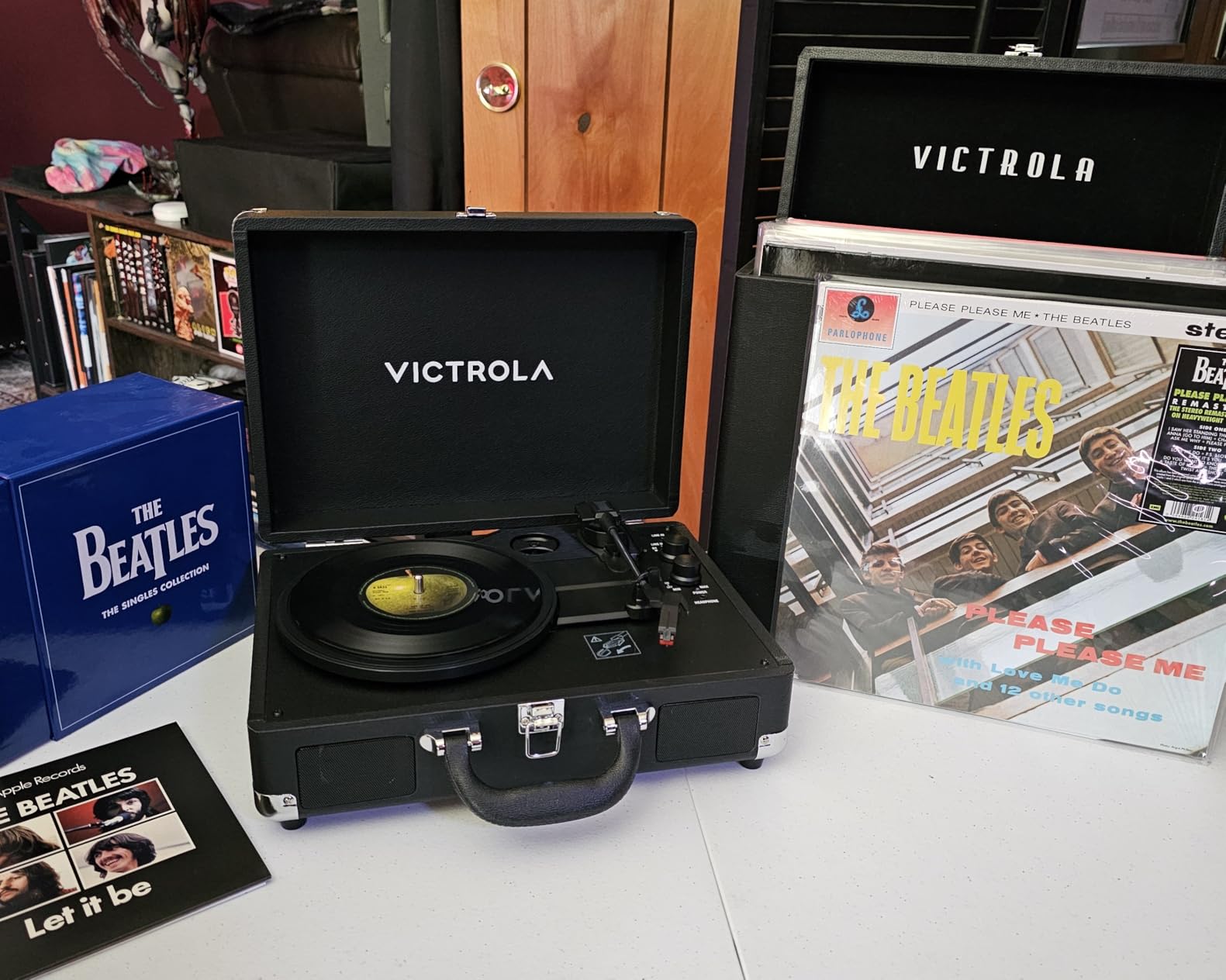 Victrola Journey II (2025 Model) Bluetooth Suitcase Record Player with Enhanced Bass, 3-Speed Turntable customer photo 2