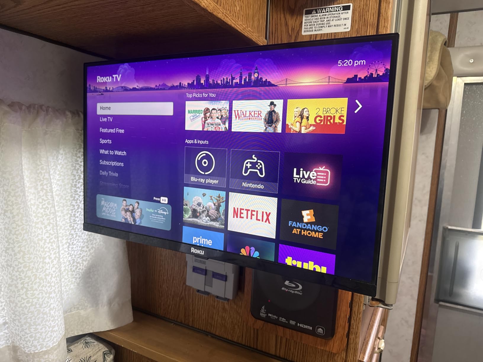 Smart TV - 24-Inch Select Series, 720p HD TV - Roku TV with Voice Remote - Flat Screen LED Television with Wi-Fi for Streaming Live Local News, Sports, Family Entertainment customer photo 2