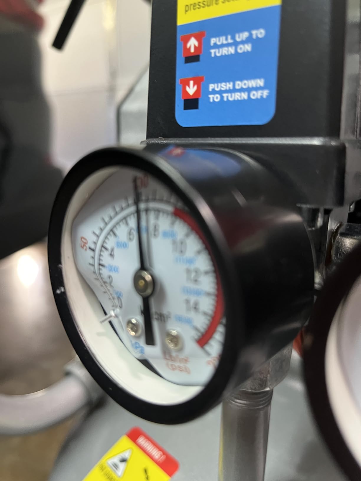 VEVOR 13-Gallon Air Compressor, 2HP, 4.6 SCFM@90PSI, Oil-Free Tank, 66dB Quiet Operation, 125 PSI Max customer photo 1