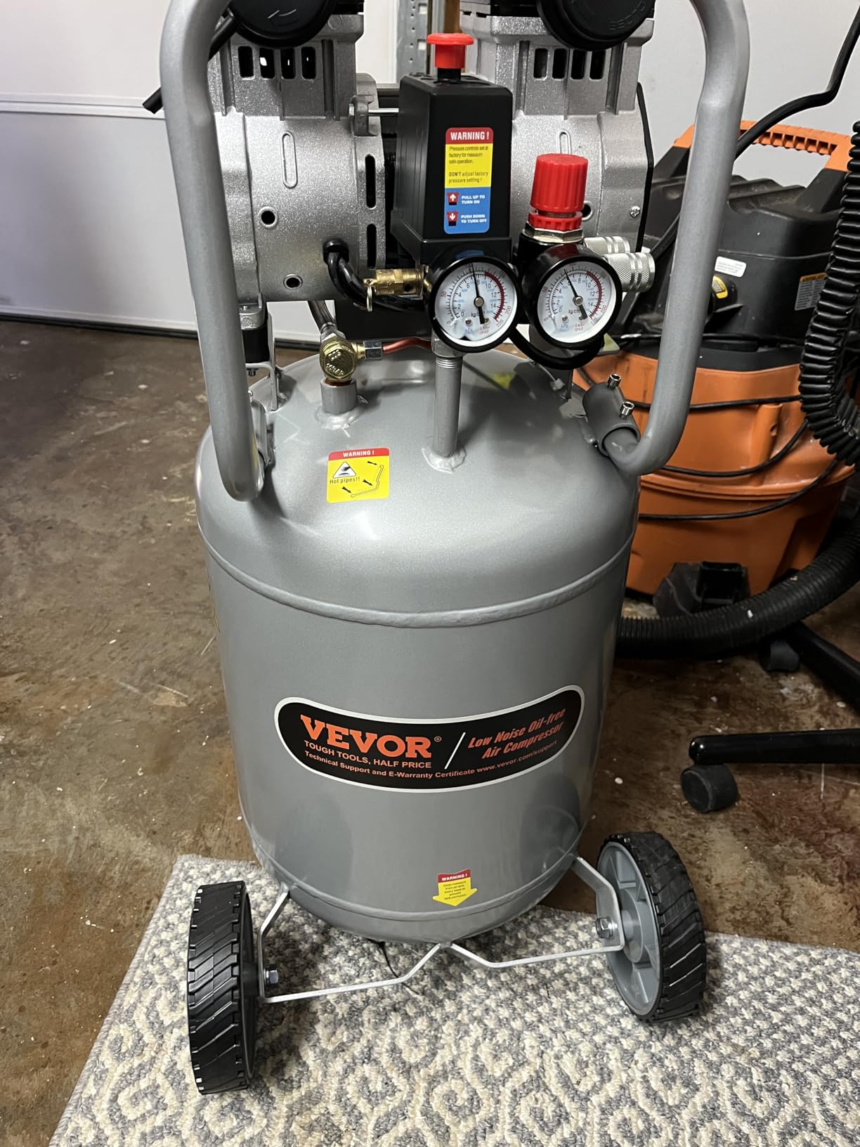 VEVOR 13-Gallon Air Compressor, 2HP, 4.6 SCFM@90PSI, Oil-Free Tank, 66dB Quiet Operation, 125 PSI Max customer photo 2