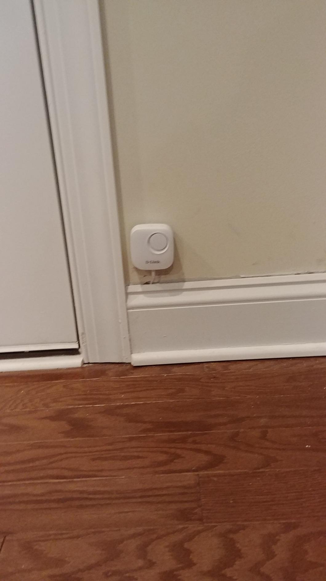 D-Link Next-Gen WiFi Water Leak Detector Starter Kit with 2 sensors, Loud 100 dB Sound Alarm, App Alert, LED Strobe Light, No Hub Required, 1000ft Ultra-Long Range (SW-A11KT) customer photo 2