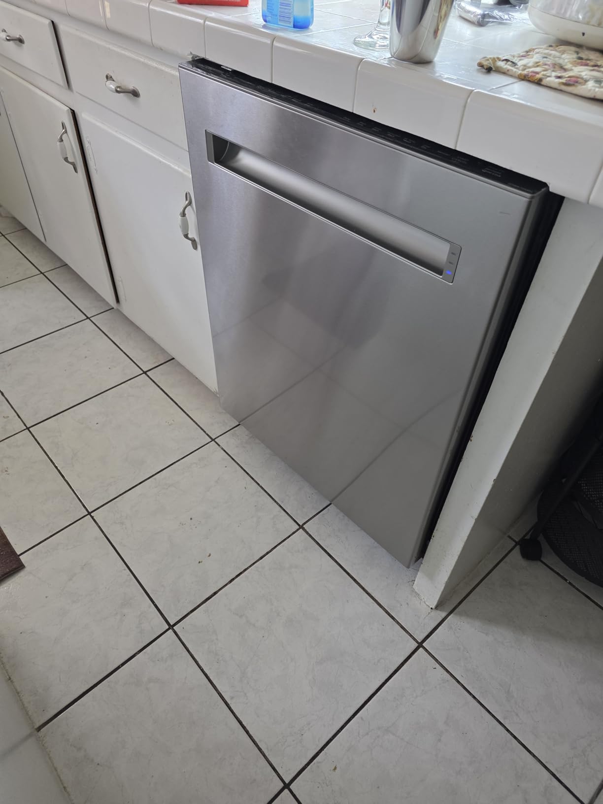 SDW6726MS 24-inch Stainless Steel Dishwasher, 47 dB Library Quiet, Third Rack, Power Wash Sprayer, 12 Place Settings customer photo 1