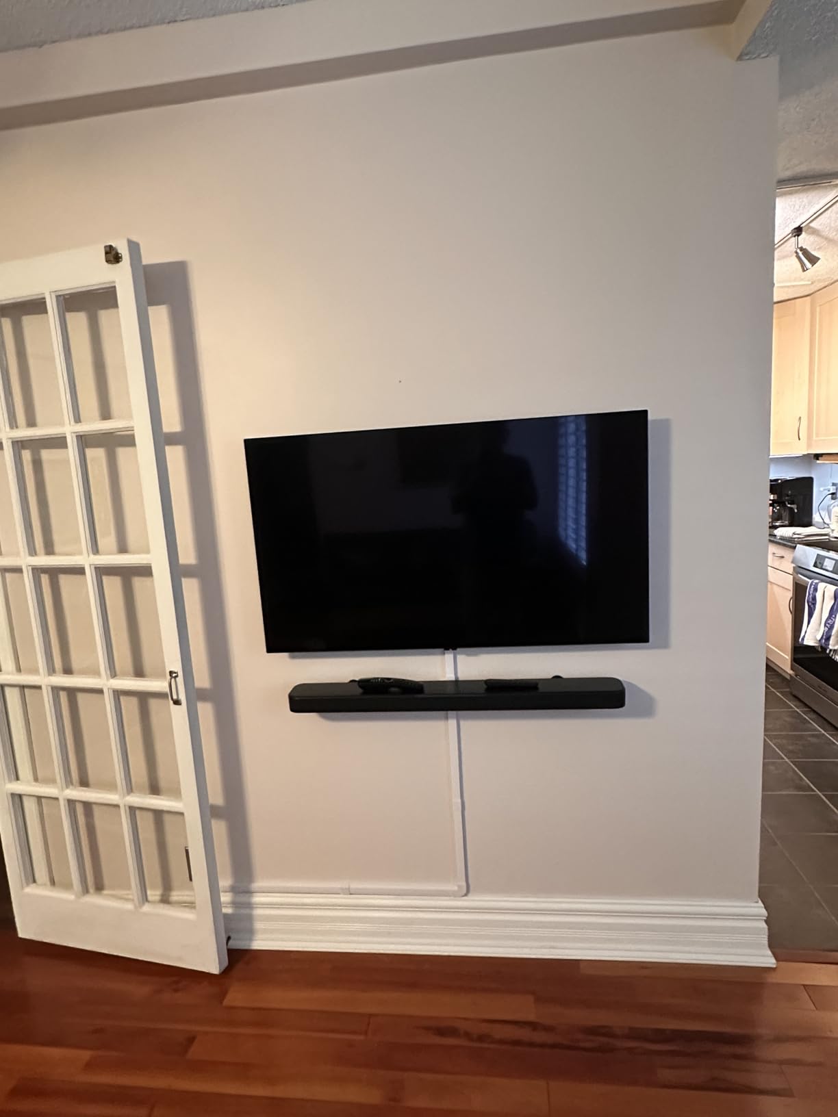 Bar 300MK2-5.0 Channel All-in-one soundbar with Dolby Atmos, MultiBeam 3.0 & PureVoice 2.0, Easy Sound Calibration, JBL ONE App and Works with Voice Assistant-Enabled Speakers (Black) customer photo 2
