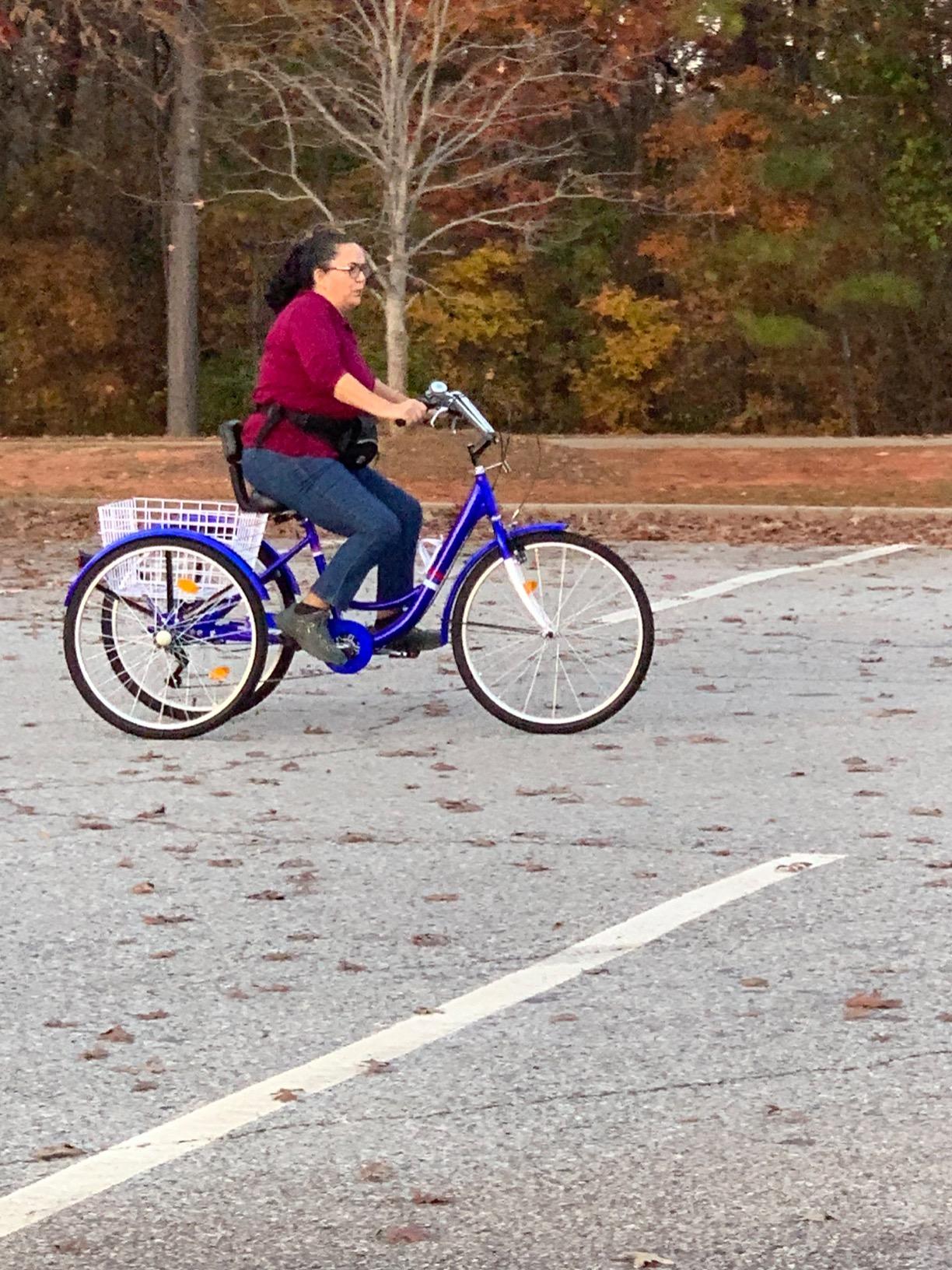 Adult Tricycle 7 Speed, 20/24/26 Inch Low Step-Through Adult Trike with Large Rear Basket, 350 lbs Capacity 3 Wheel Bike for Seniors, Women and Men customer photo 1