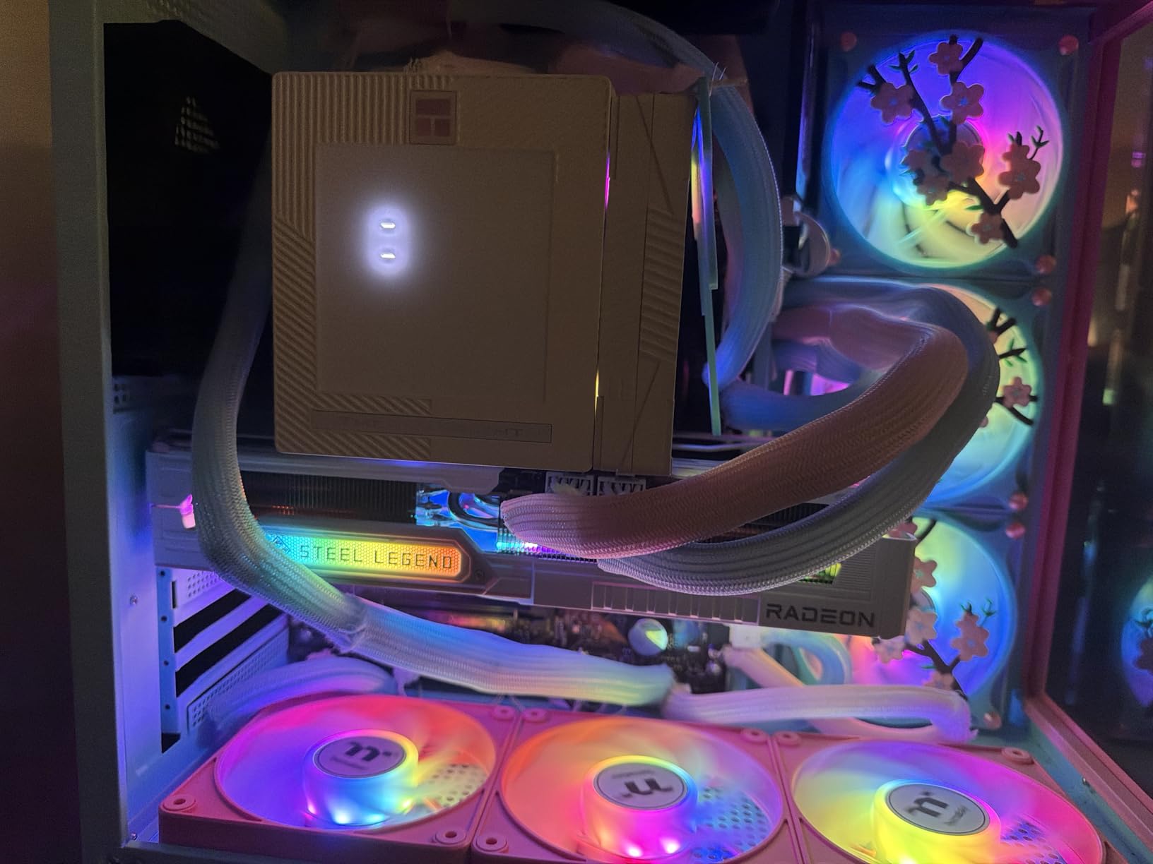 ASRock Radeon RX 9070 XT Challenger 16GB OC Graphics Card - AMD RDNA 4 Architecture customer photo 2