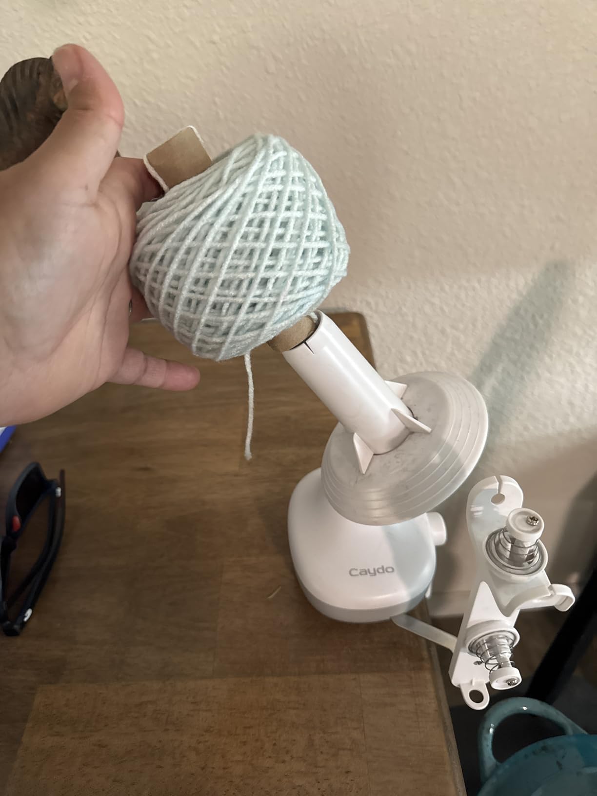 Caydo Electric Yarn Winder, Automatic Yarn Cake Winder with Dual Tension Spring Stepless Speed, Compact 7oz Portable Yarn Winder for Crocheting, Ideal Gift for Crochet & Knitting Lovers(White) customer photo 2