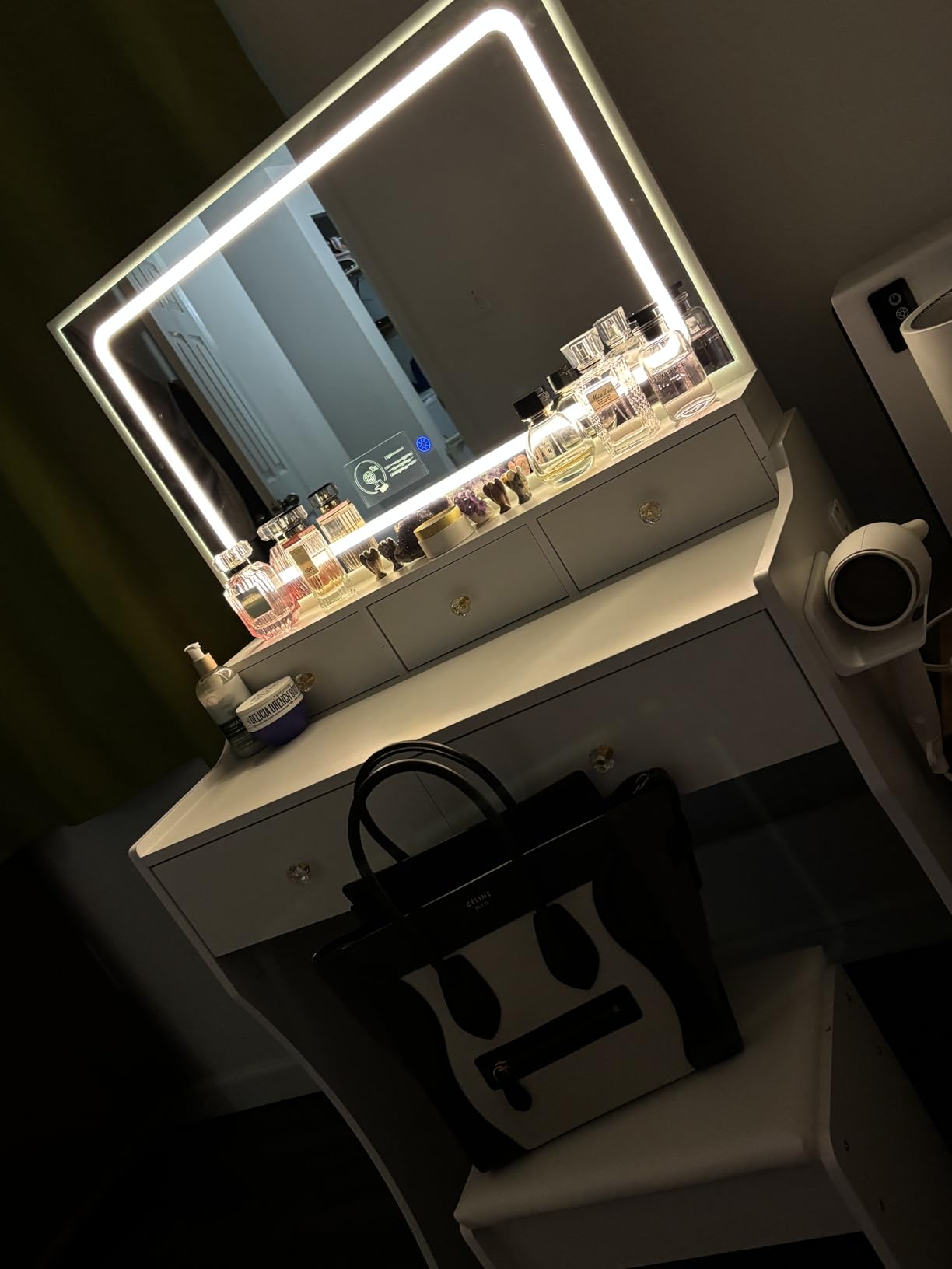 COMHOMA Makeup Vanity Desk with Mirror and Lights, Vanity Table and Chair Set with 5 Drawers & Charging Station, Modern Dressing Table for Girls, Stepless Dimmable & 3 Color Adjustable, Pearl White customer photo 1