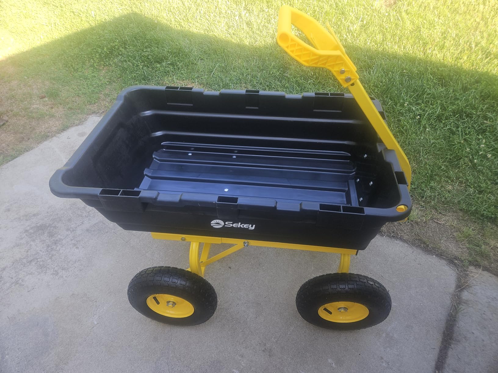 Sekey 1000lbs Garden Dump Cart for Seniors, Capacity Yard Wagon with Rubber Tires, Quick-Release Dumping & Easy-Maneuver Handle for Soil, Rocks, and Firewood, Gray customer photo 2
