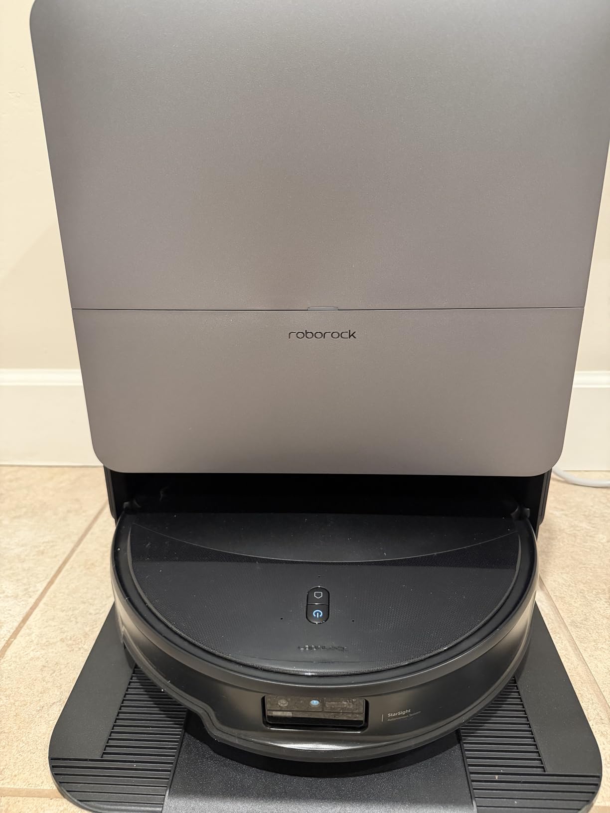 Roborock Saros 20 Sonic Robot Vacuum and Mop, 36,000Pa Suction, 3.46 in Double-Layer Threshold, Reactive AI 3.0 Obstacle Recognition, 212F Hot Water Wash, Zero-Tangling, 3.14'' Ultra Slim, Black customer photo 1