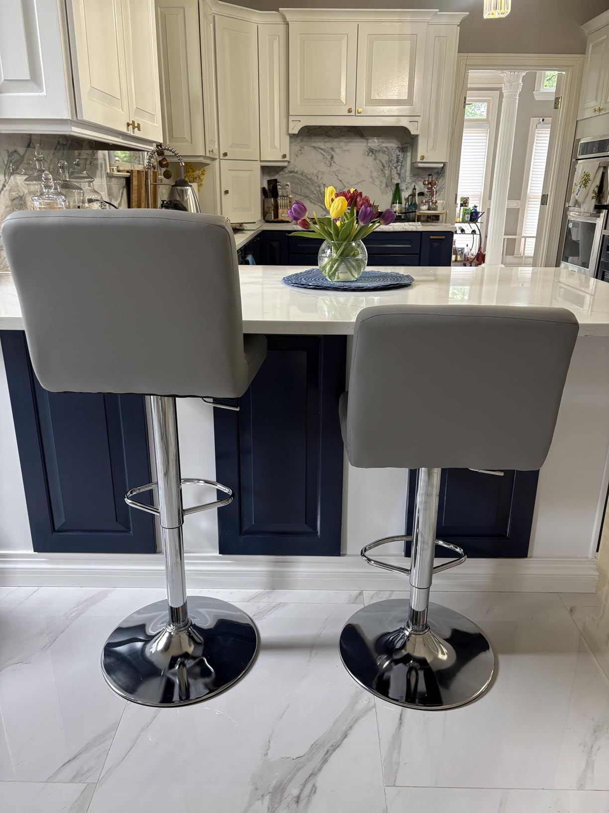 DUMOS Bar Stools Set of 4, 24 inch Counter Height Bar Stools, Upholstered Modern Kitchen Barstools with Metal Base, PU Leather Saddle Stools for Kitchen Island, Inky Black customer photo 2