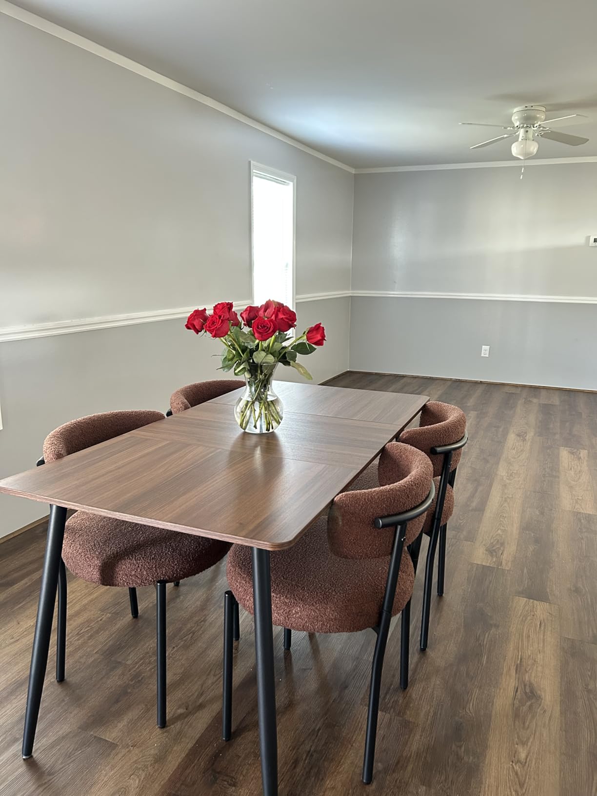 VASAGLE Dining Table for 4-6 People, Modern Farmhouse Dining Room Table, Quick Assembly, Heat-Resistant Tabletop, 55.1 x 29.5 x 29.5 Inches, for Kitchen, Natural Walnut and Ink Black UKDT100K02V2 customer photo 1