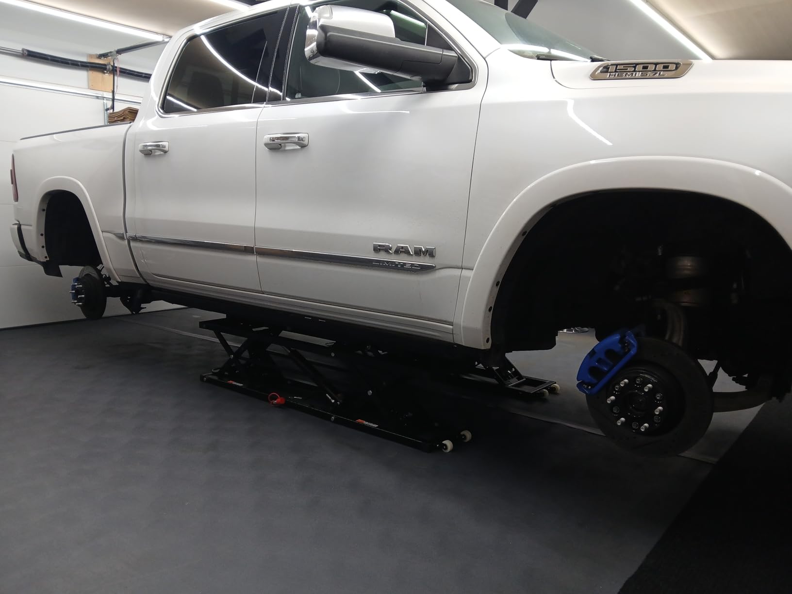 VEVOR Portable Car Lift, 5000 lbs Capacity, Heavy Duty Quick Lift with 25.6