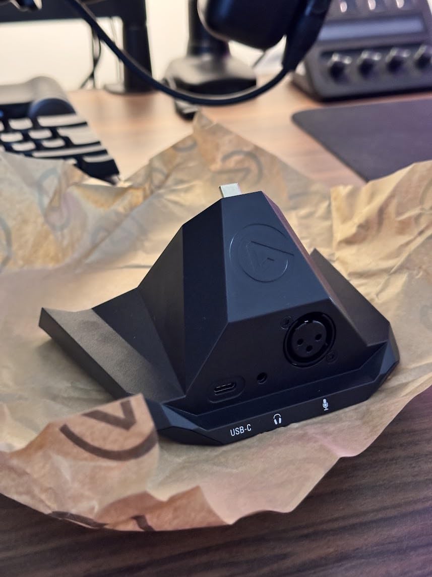 Elgato XLR Dock MK.2 - Audio Interface Accessory for Stream Deck + - 80dB Gain - Phantom Power - Clipguard 2.0 - DSP Effects - USB-C - Works with Any XLR Mic customer photo 2