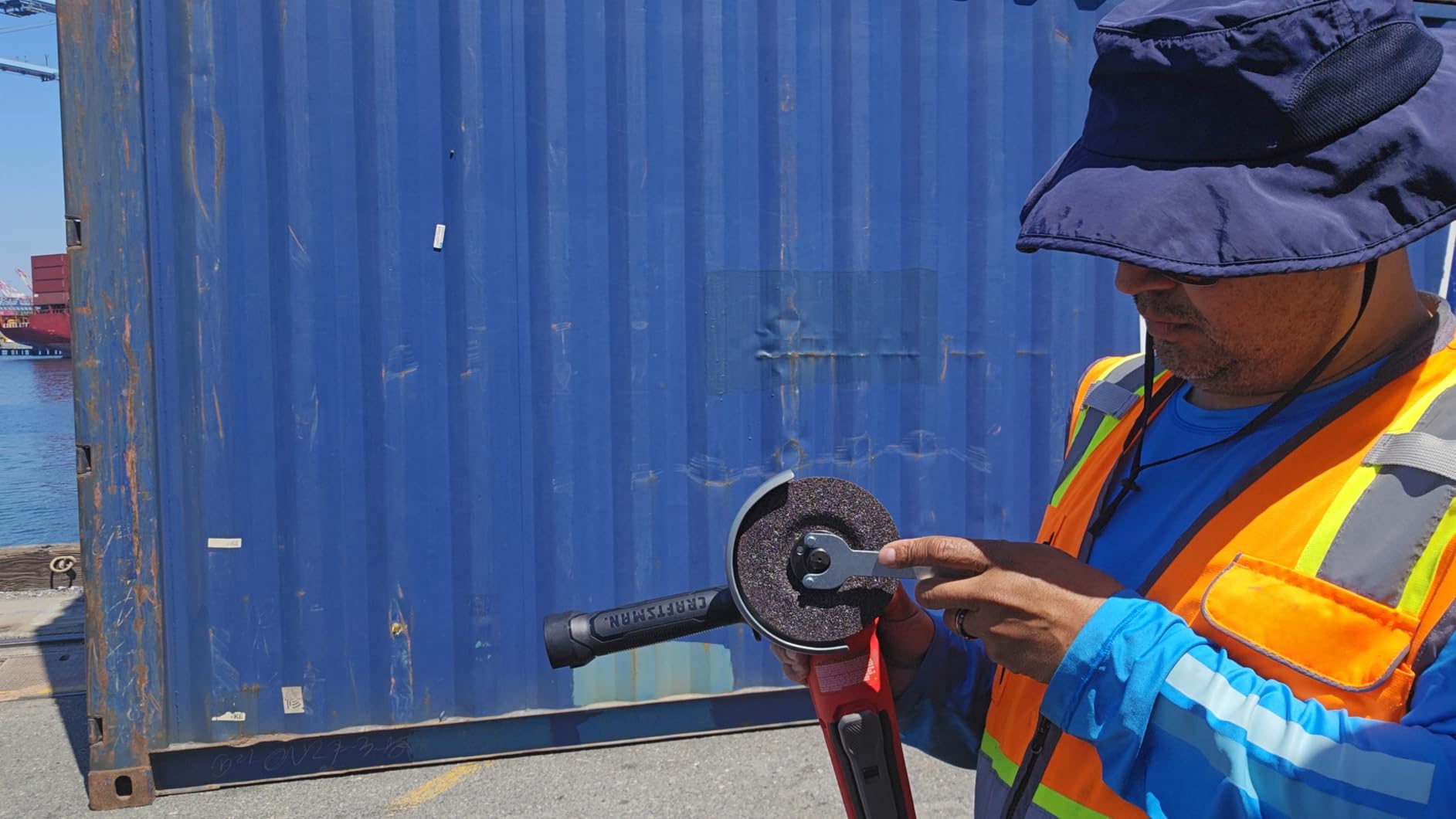 V20 4 1/2 Cordless Angle Grinder, Brushless Small Grinder, Tool Only (CMCG452B) customer photo 1