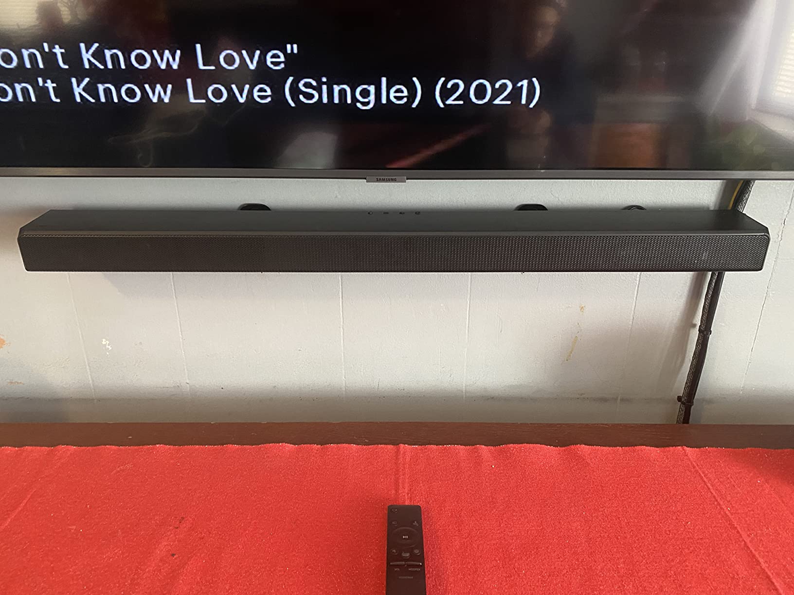 HW-B400F B-Series Soundbar, 2.0ch with Built-in Woofer, Voice Enhance & Night Mode, Surround Sound Expansion customer photo 2
