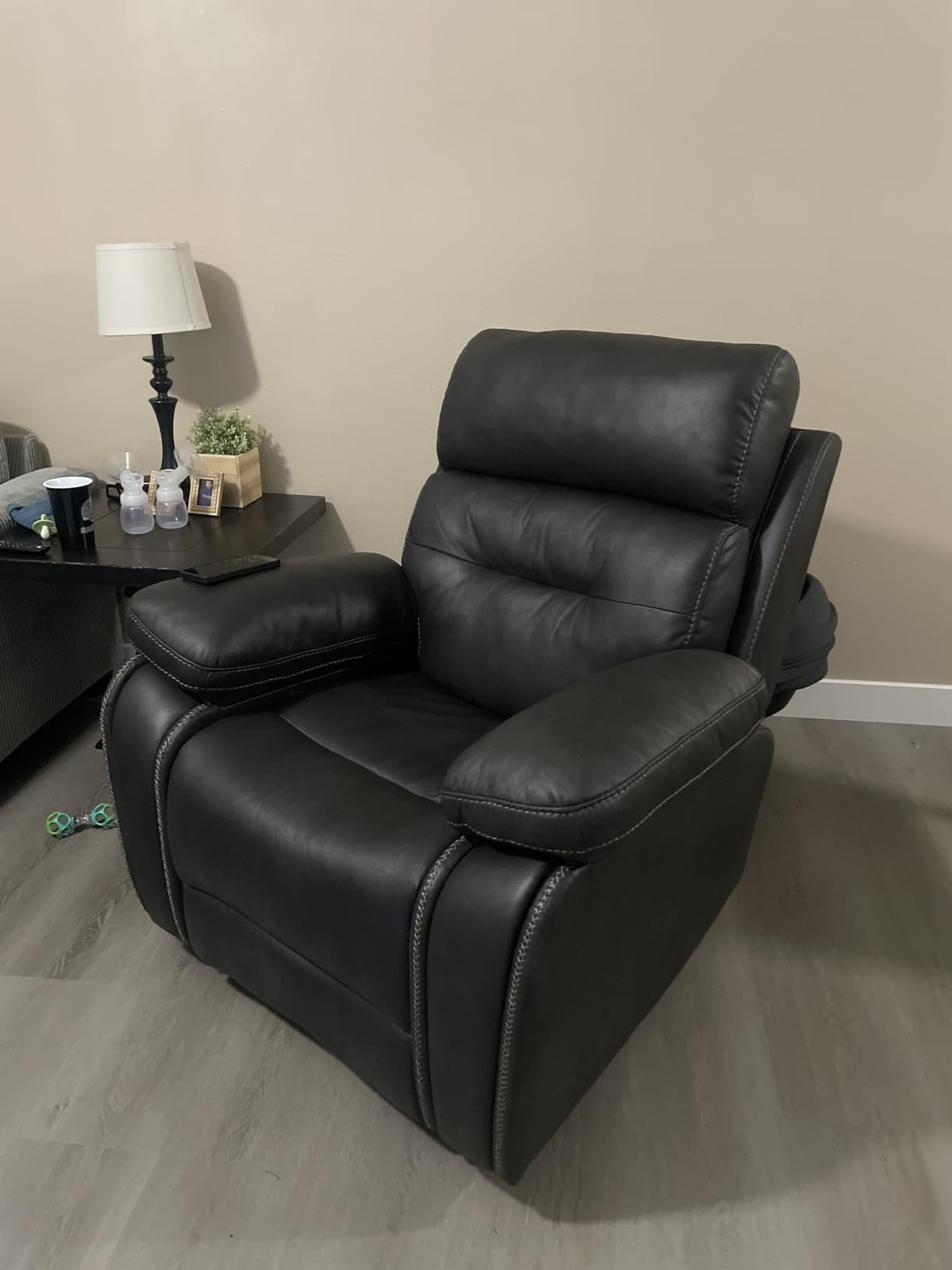 KISLOT Leather Recliner Chair, 360 Degree Swivel Rocker Faux Leather Manual Recliner with Adjustable Backrest & Footrest Ergonomic Single Lounge Chair for Living Room, Bedroom, Home Theater customer photo 1