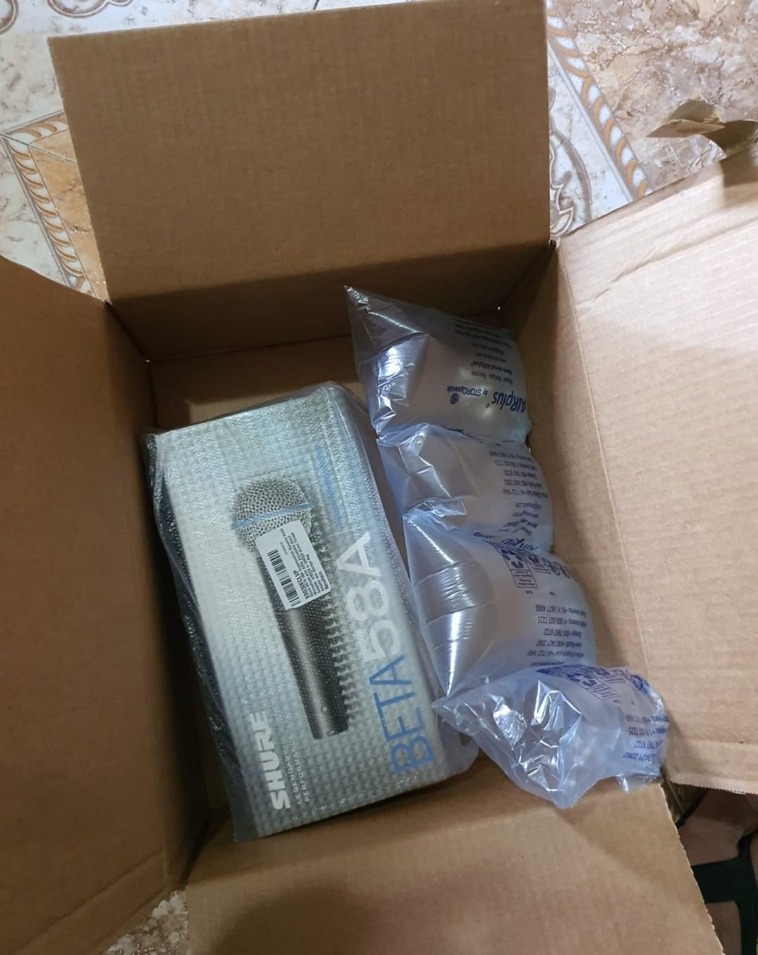 Shure BETA 57A Instrument Microphone - Supercardioid Dynamic Mic for Vocal and Instrumental Applications customer photo 1