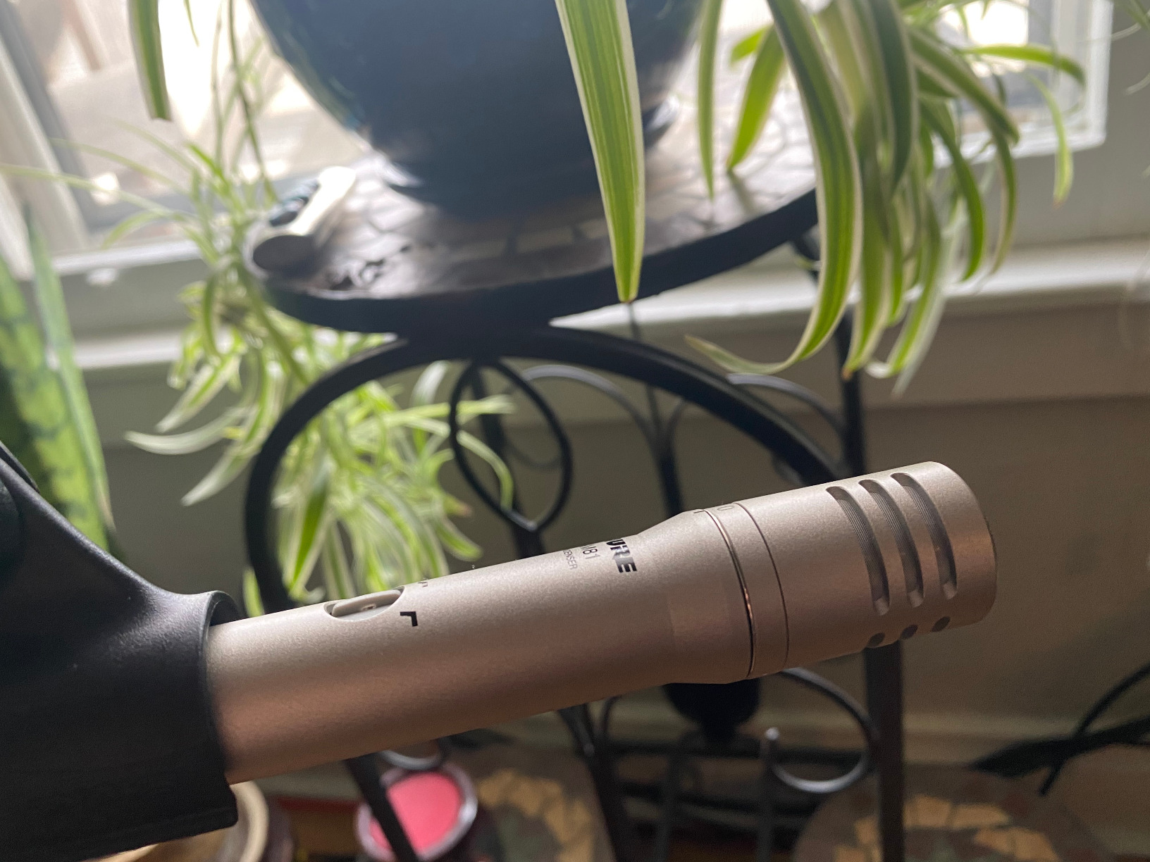 Shure SM81-LC Cardioid Condenser Instrument Microphone for Guitar, Piano, and Cymbals customer photo 1