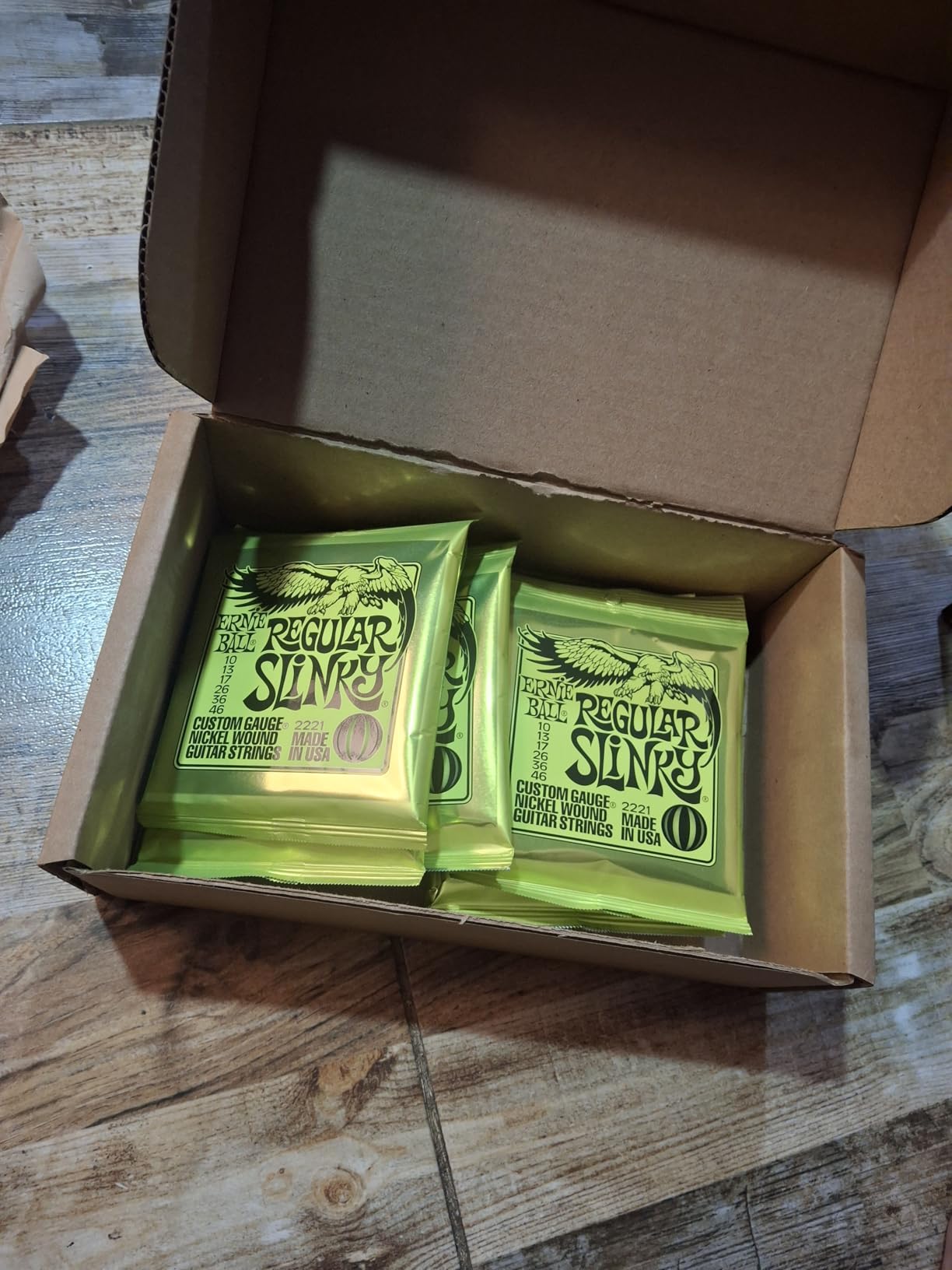 Ernie Ball Regular Slinky Nickel Wound Electric Guitar Strings, 10-46 Gauge (P02221) customer photo 2