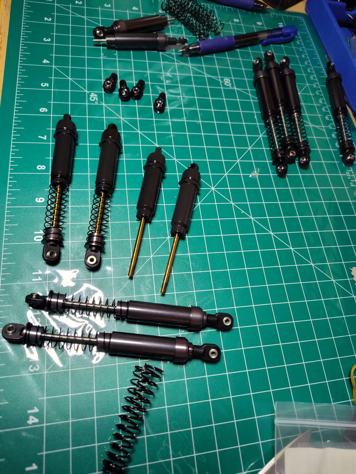 Traxxas 4962 Hard-Anodized & PTFE-Coated T6 Aluminum Big Bore shocks (Set of 8) customer photo 1