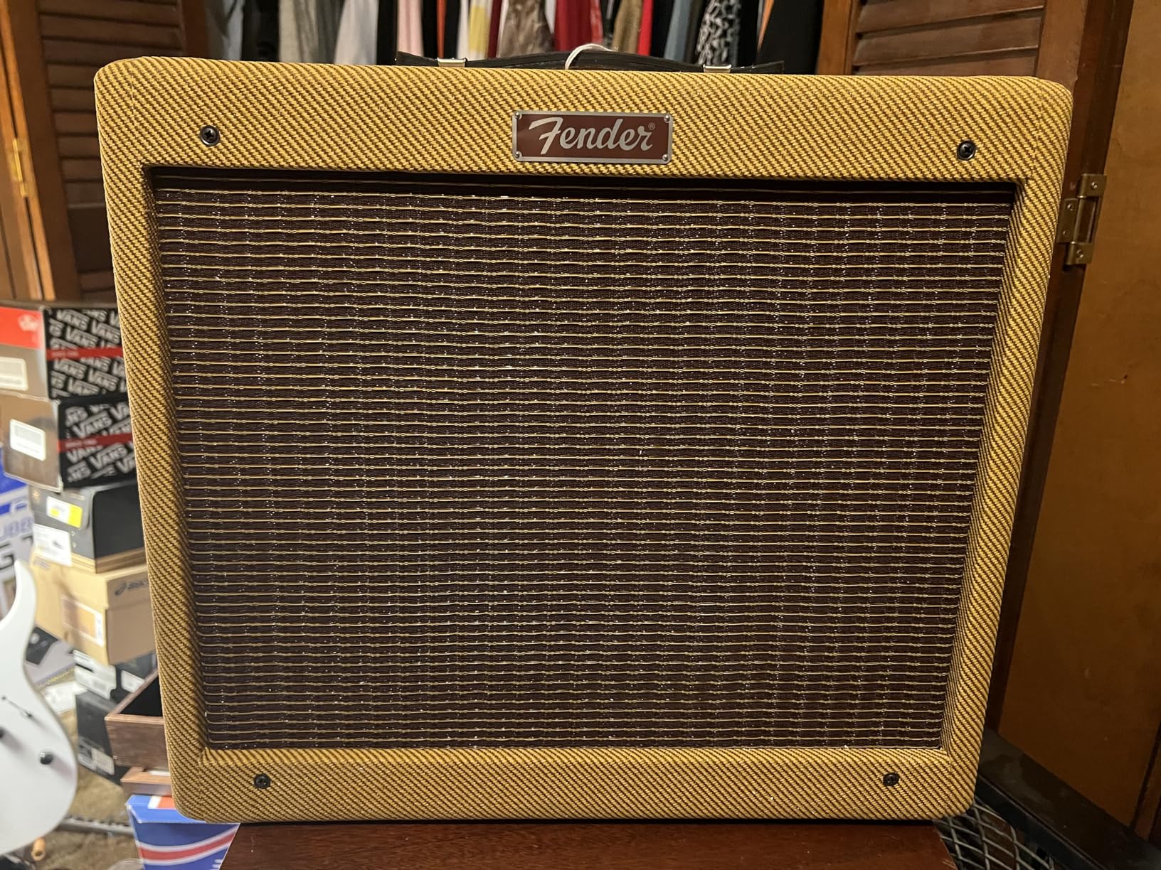Fender Blues Junior Guitar Amplifier, Lacquered Tweed, 15-Watt Tube Combo Amp customer photo 1