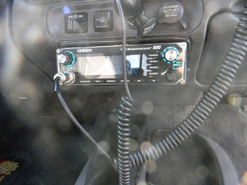 Uniden BEARCAT 880 CB Radio with 40 Channels and Large Easy-to-Read 7-Color LCD Display with Backlighting, Backlit Control Knobs/Buttons, NOAA Weather Alert, PA/CB Switch, and Wireless Mic Compatible customer photo 2